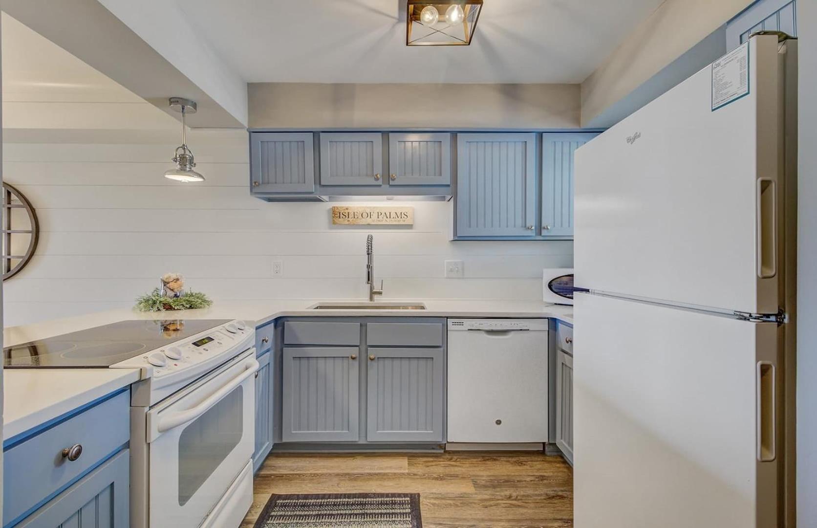 11B Mariners Walk by AvantStay Direct Beach Access Views Communal Pool