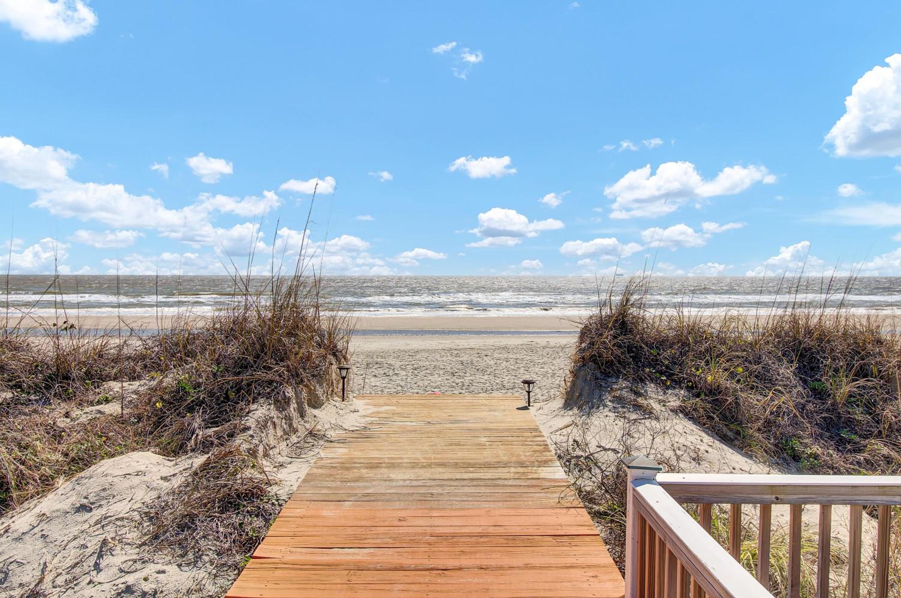502 Ocean Blvd by AvantStay Beachfront w Pool Ocean Views
