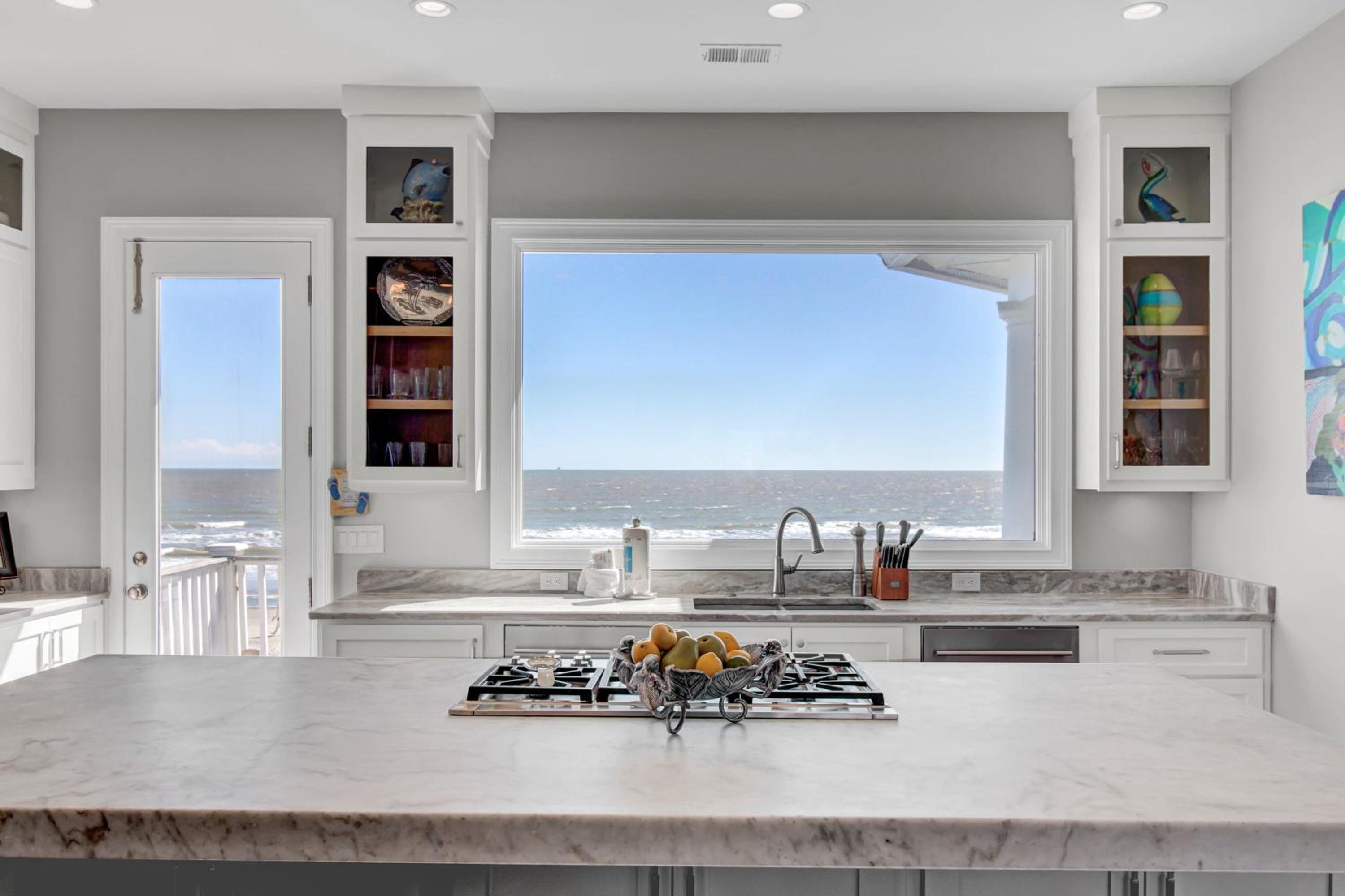 502 Ocean Blvd by AvantStay Beachfront w Pool Ocean Views