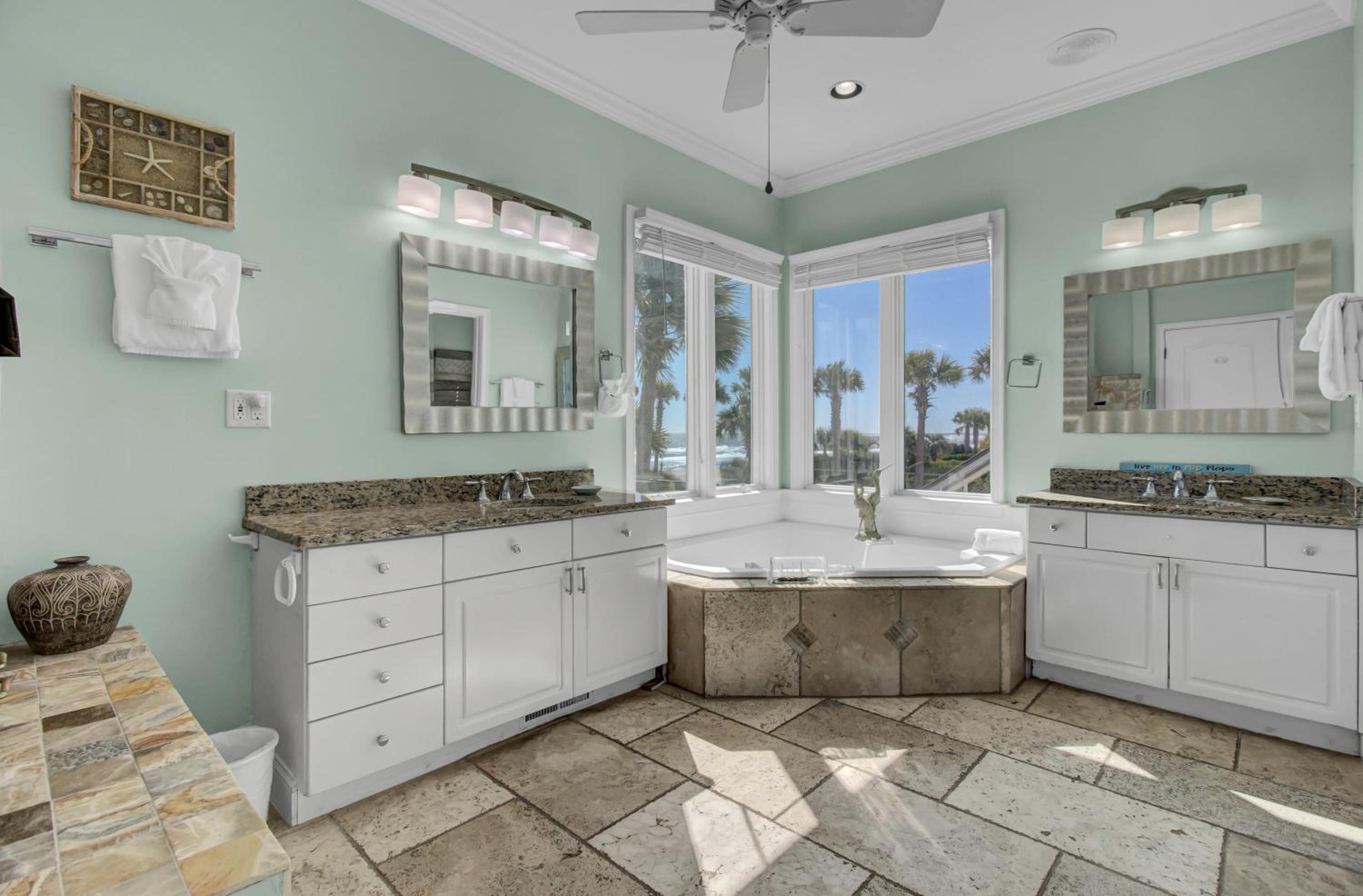 502 Ocean Blvd by AvantStay Beachfront w Pool Ocean Views