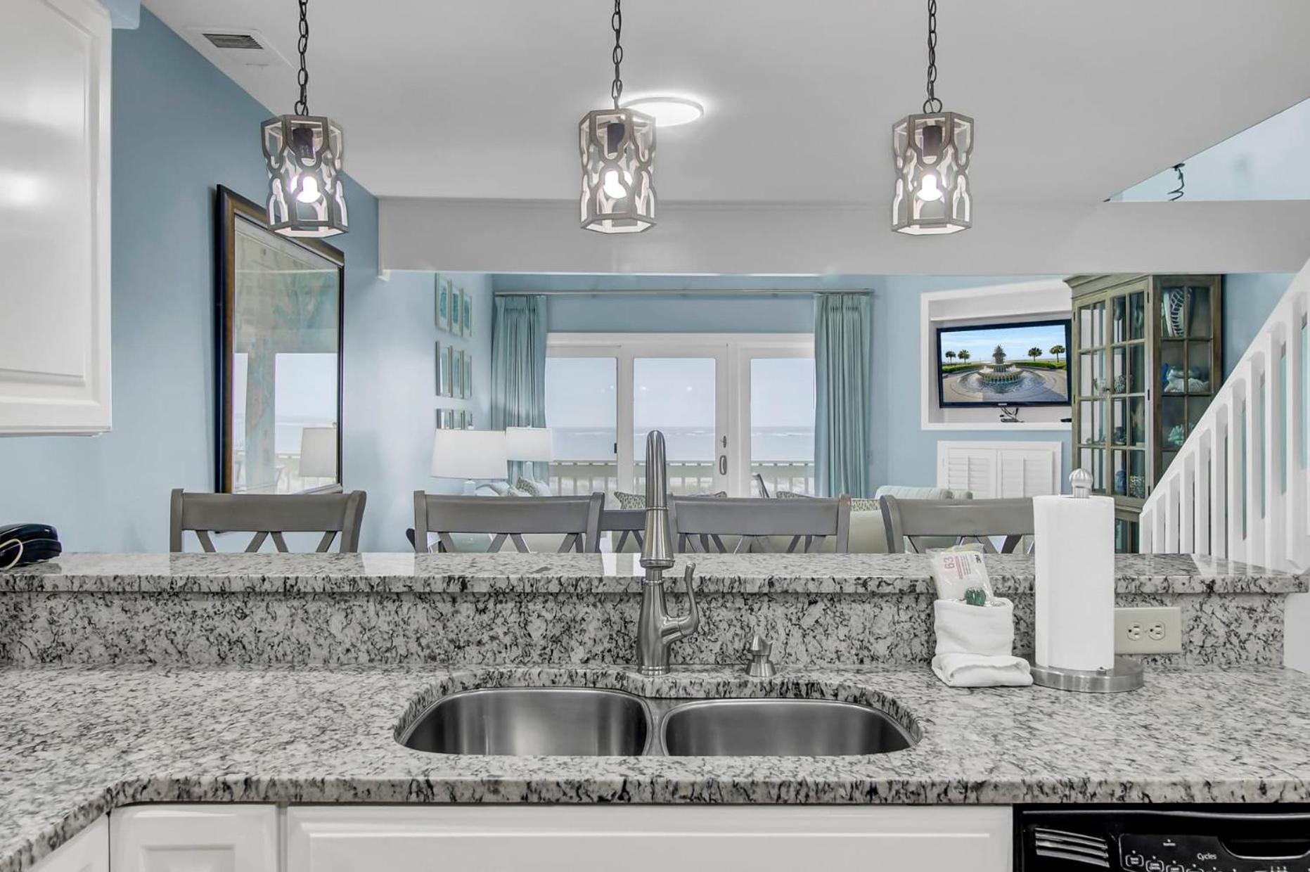 11E Mariners Walk by AvantStay Ocean Views Beachfront Living Shared Pool