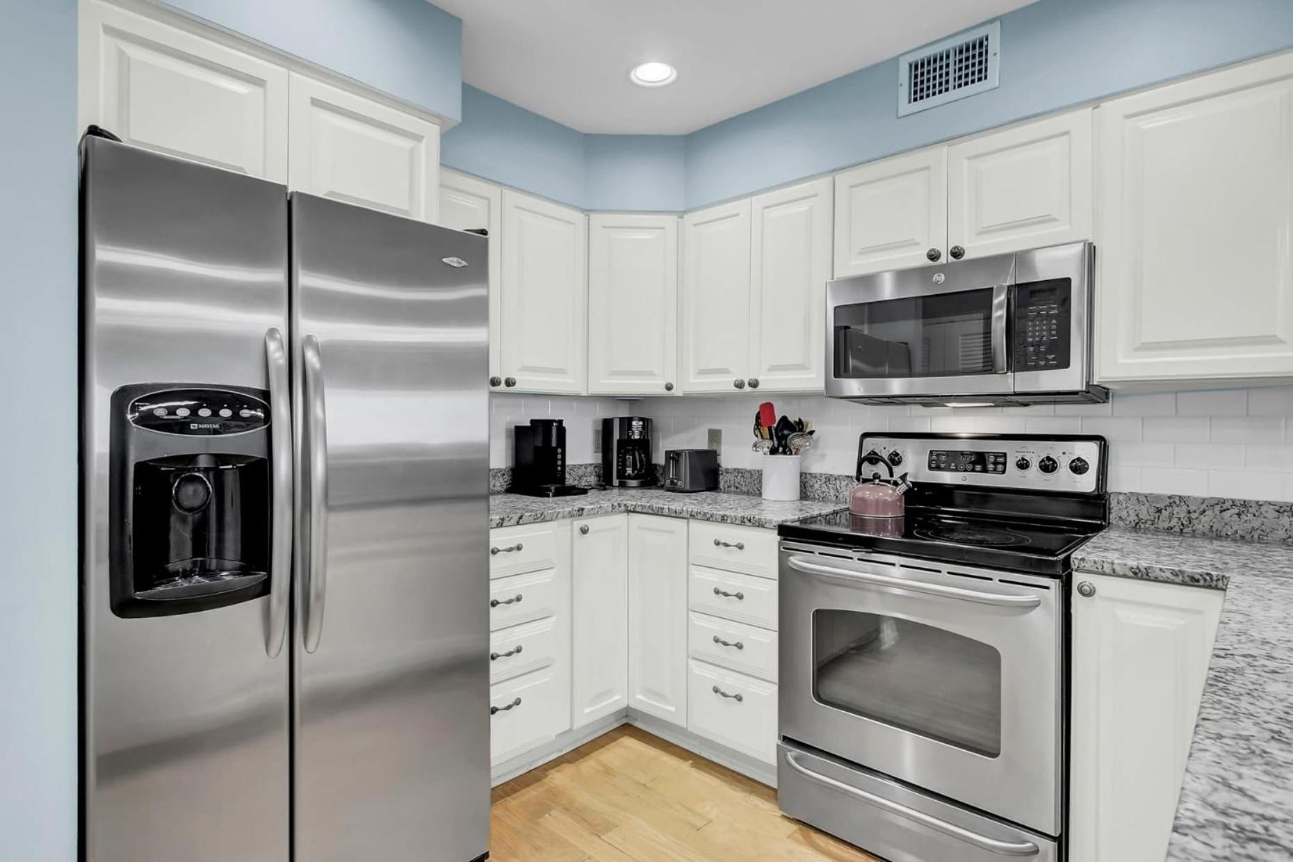 11E Mariners Walk by AvantStay Ocean Views Beachfront Living Shared Pool