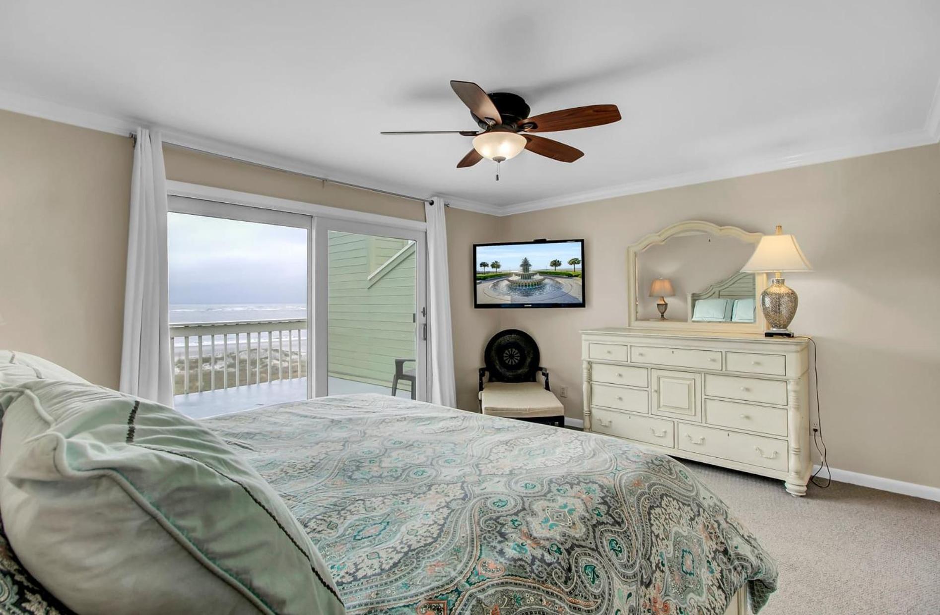 11E Mariners Walk by AvantStay Ocean Views Beachfront Living Shared Pool