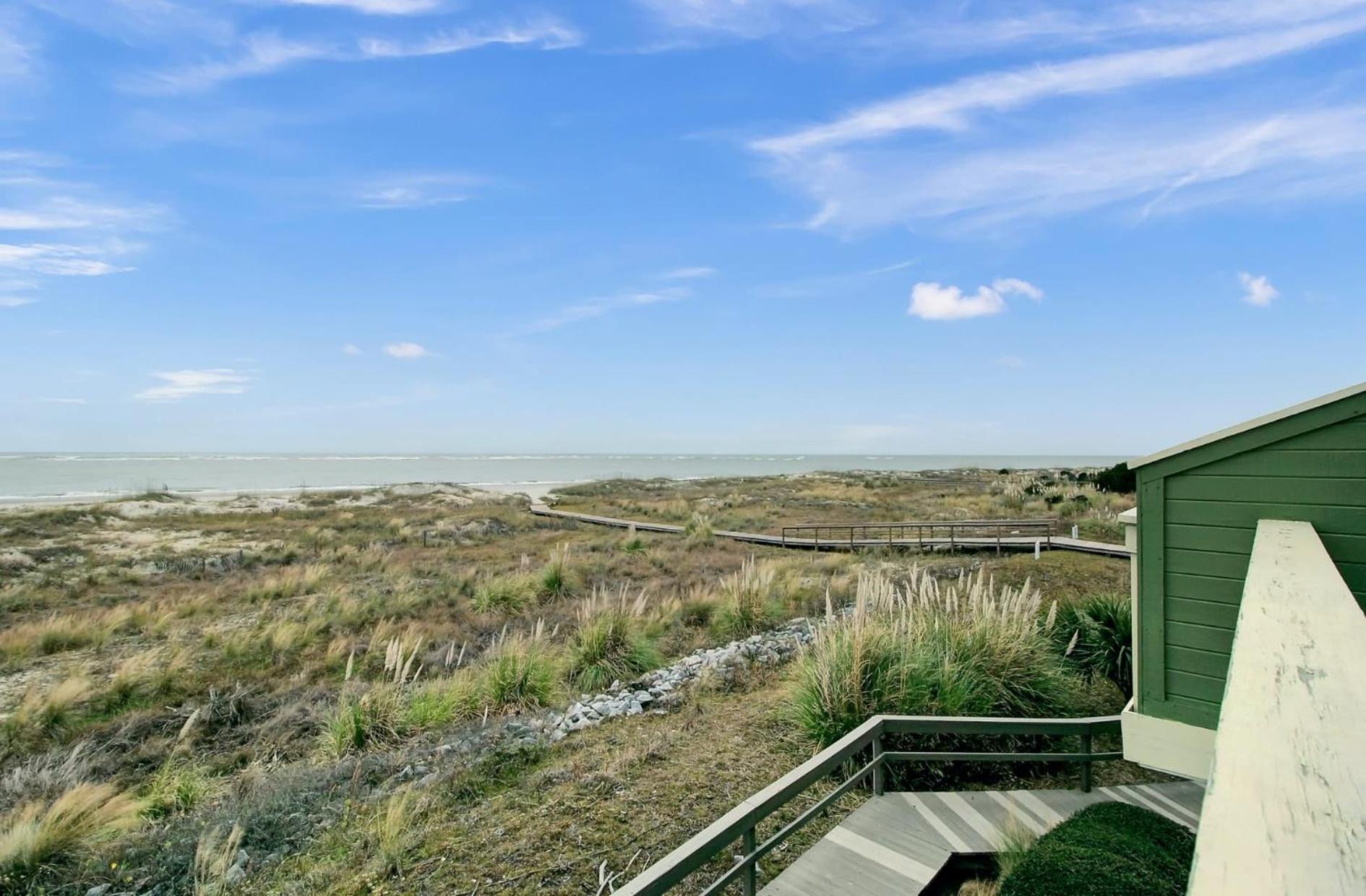 11E Mariners Walk by AvantStay Ocean Views Beachfront Living Shared Pool