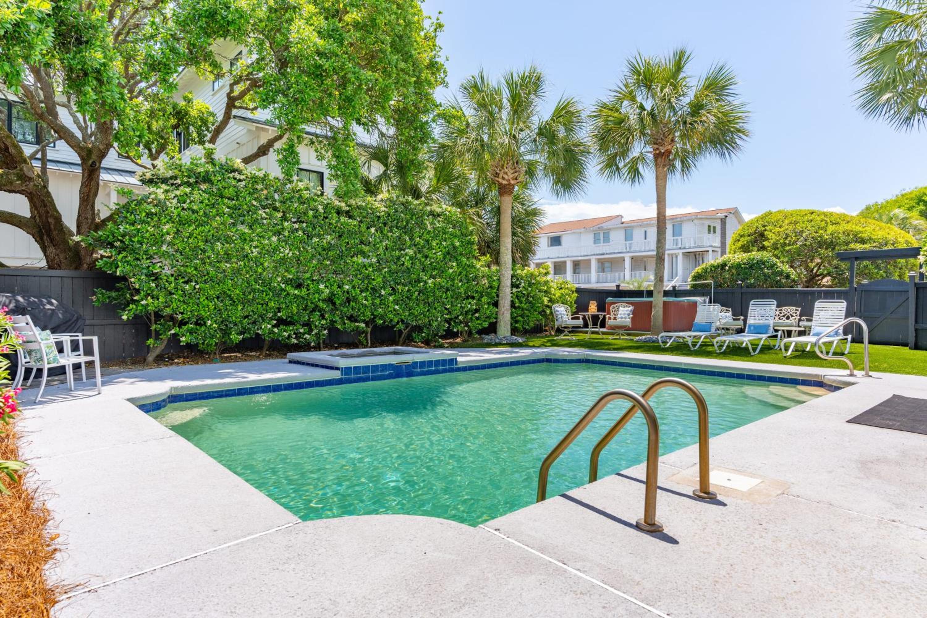 3800 Cameron Boulevard AvantStay Pool Ocean Views Deck