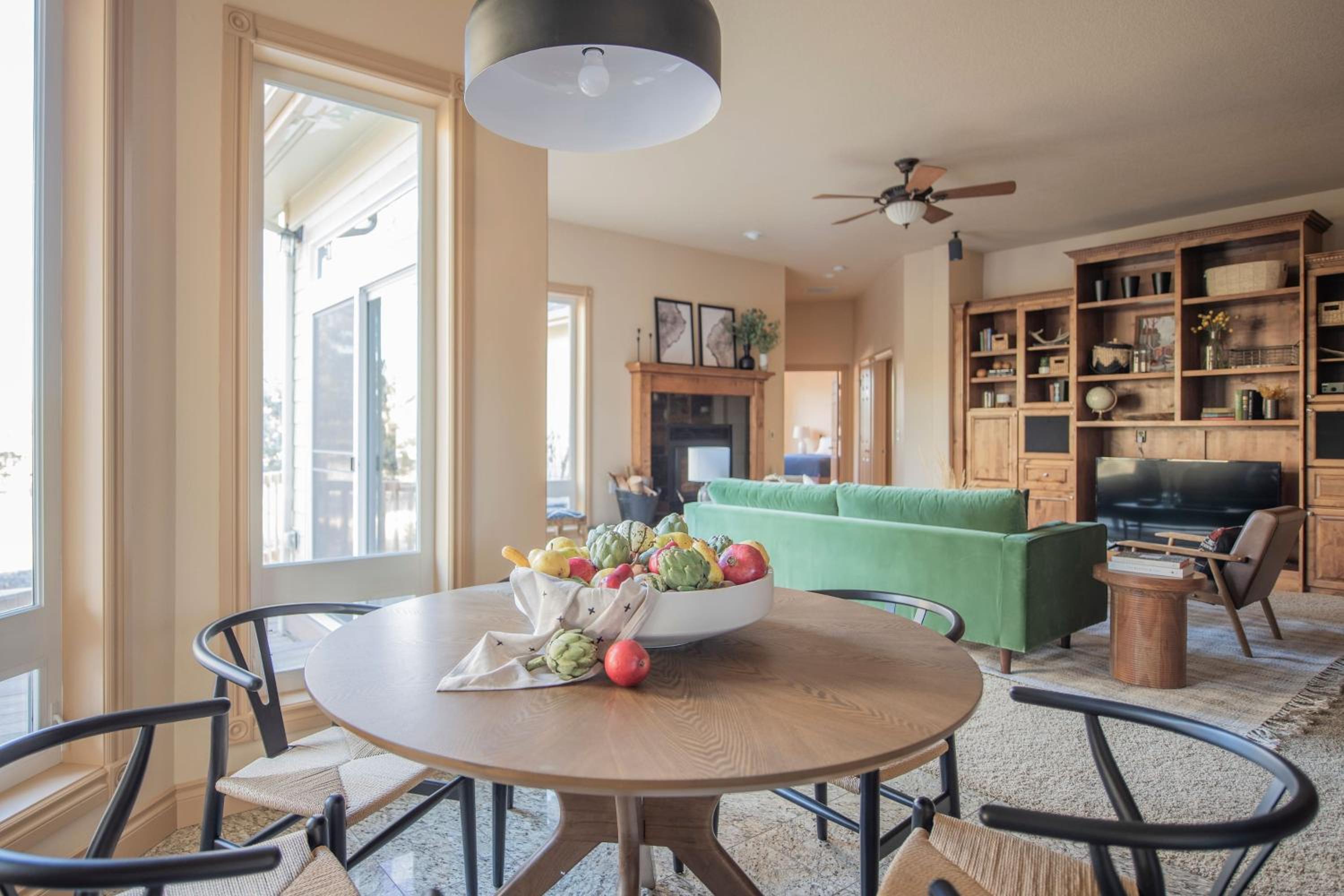 Powell by AvantStay Secluded Home only 10 Mins from DT Bend w Hot Tub