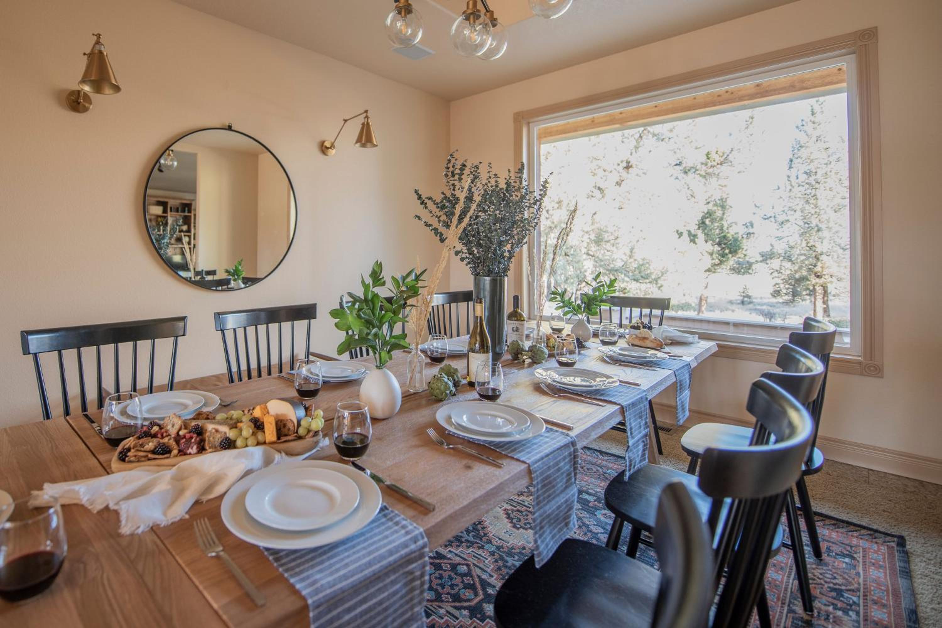 Powell by AvantStay Secluded Home only 10 Mins from DT Bend w Hot Tub