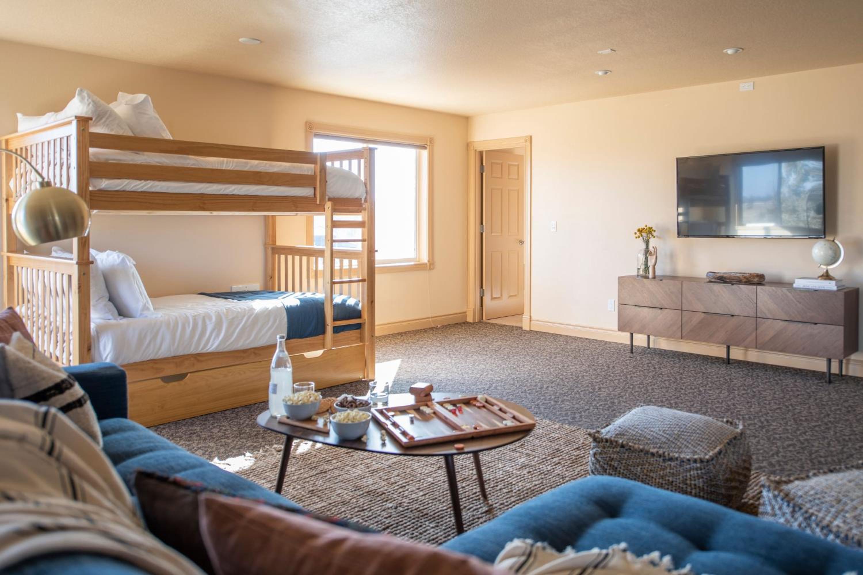 Powell by AvantStay Secluded Home only 10 Mins from DT Bend w Hot Tub
