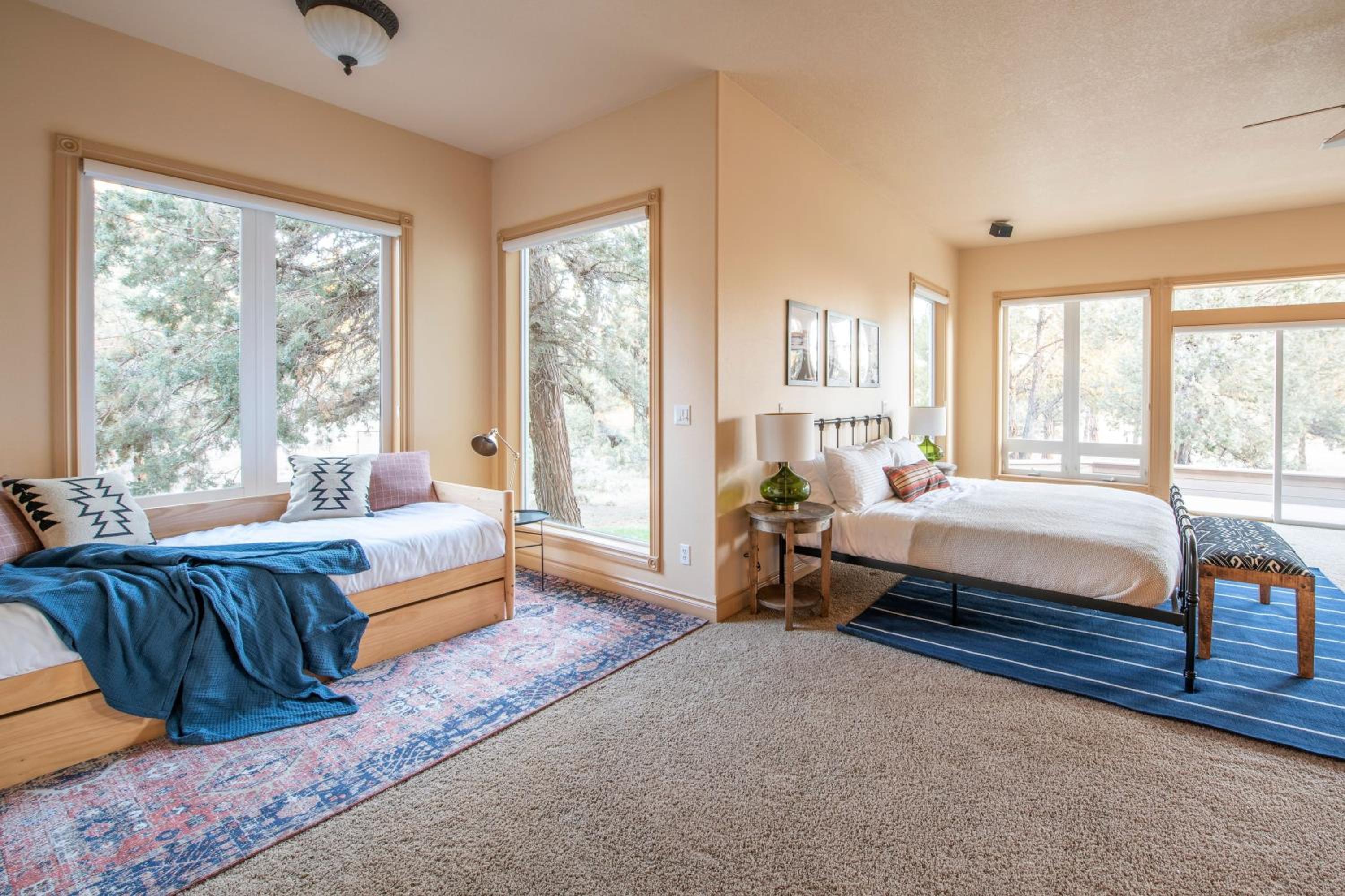 Powell by AvantStay Secluded Home only 10 Mins from DT Bend w Hot Tub