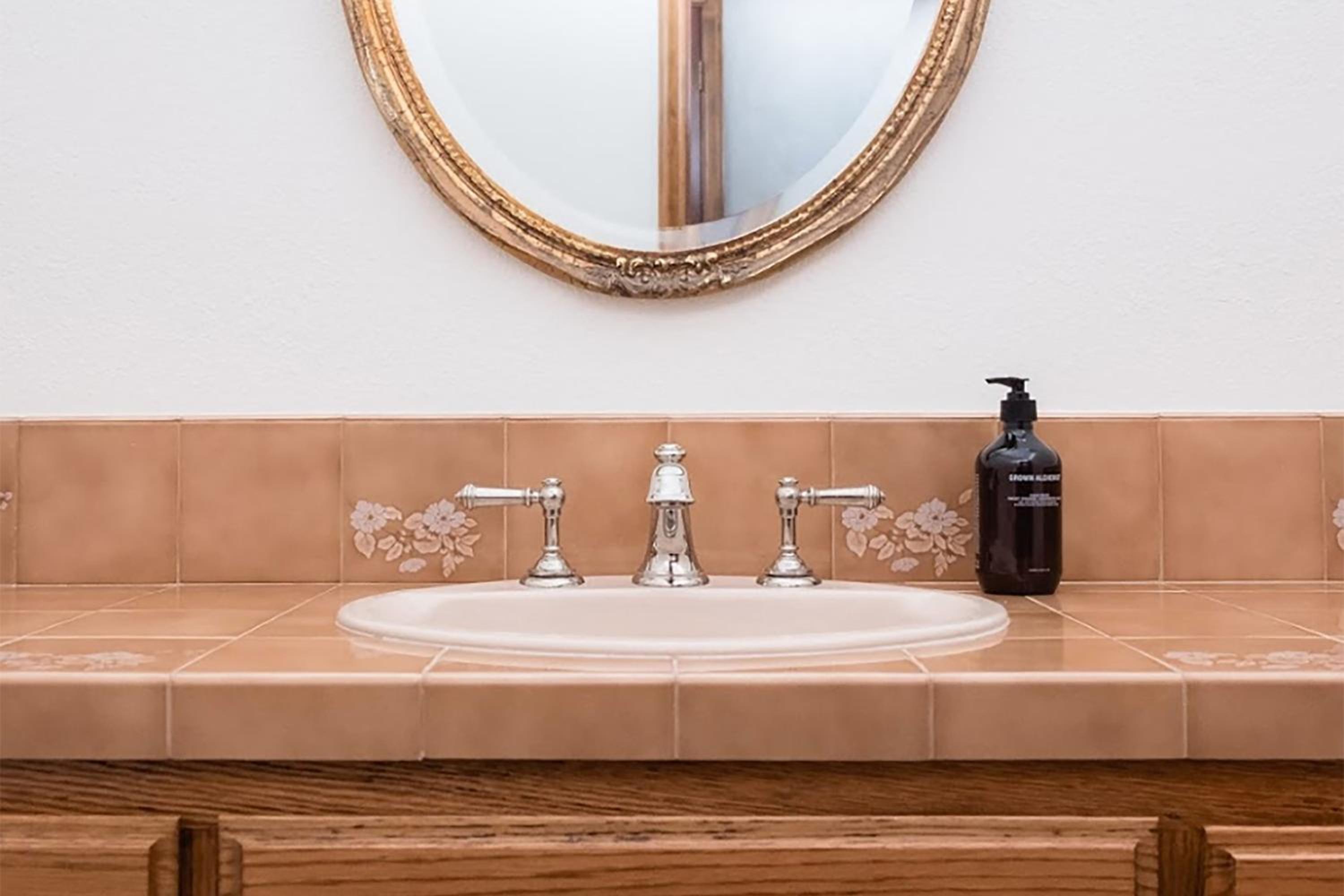 Powell by AvantStay Secluded Home only 10 Mins from DT Bend w Hot Tub