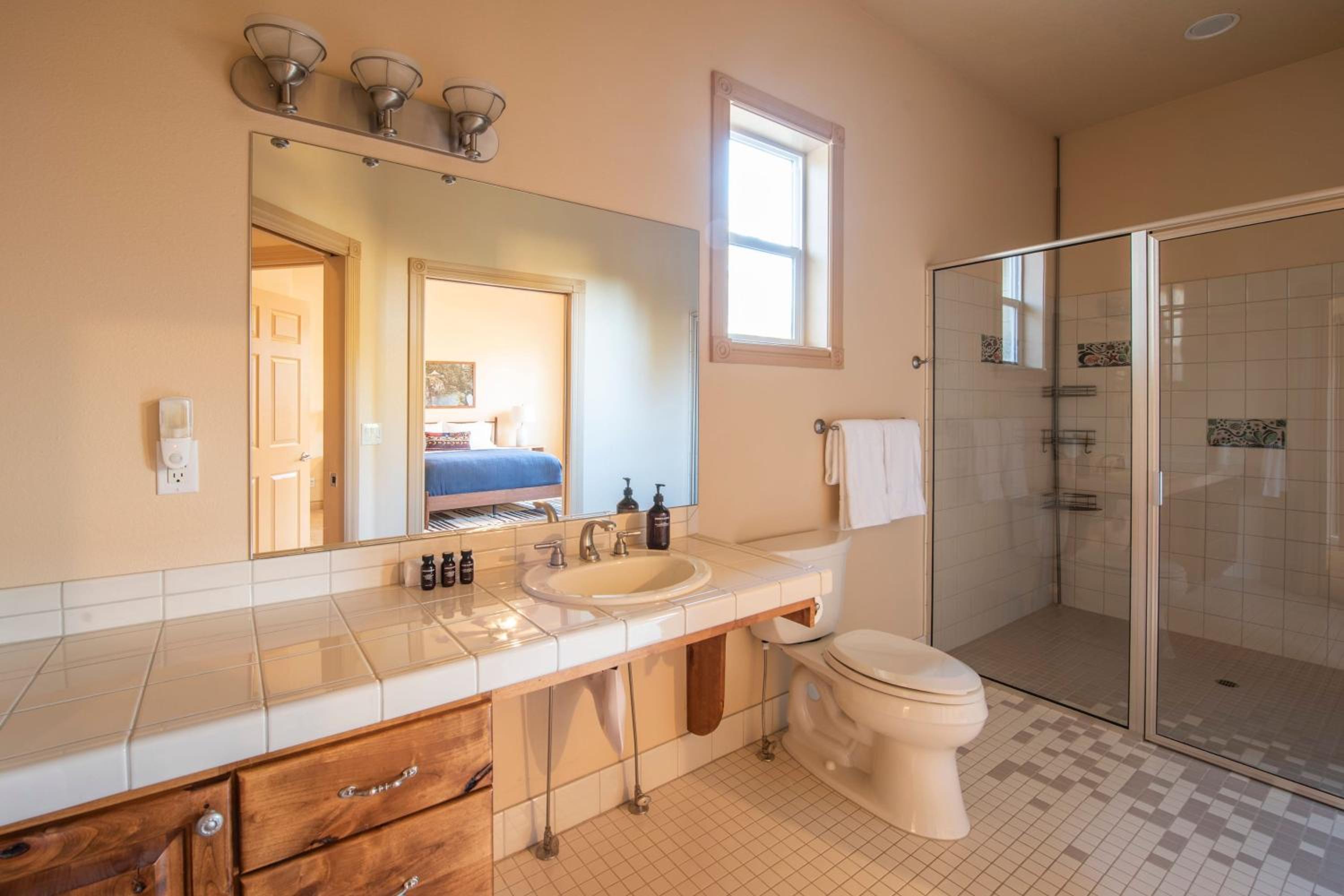 Powell by AvantStay Secluded Home only 10 Mins from DT Bend w Hot Tub