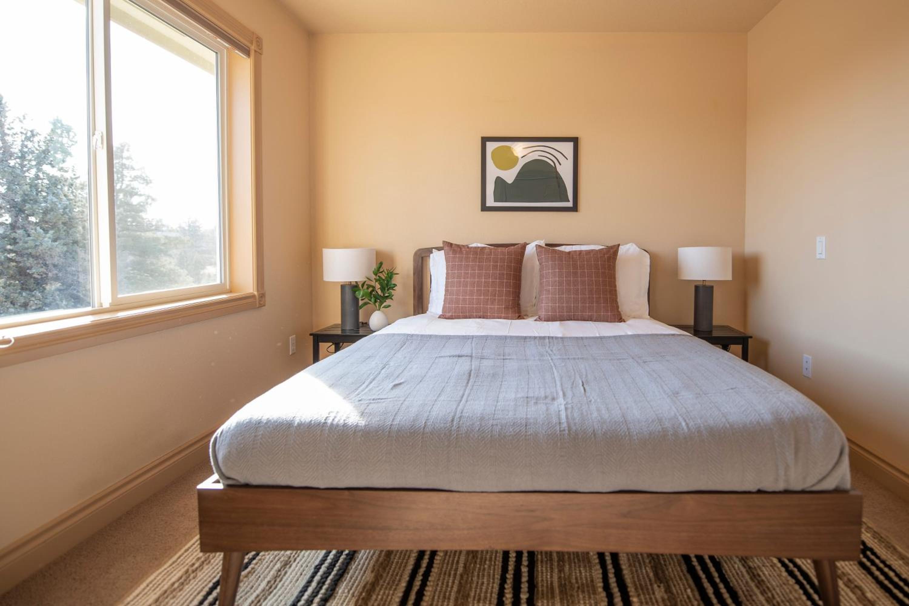 Powell by AvantStay Secluded Home only 10 Mins from DT Bend w Hot Tub