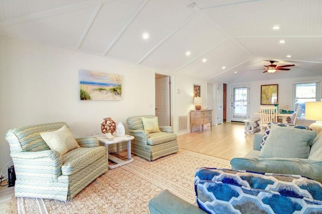3 Twin Oaks Lane by AvantStay Beach Access Sunroom Great Location