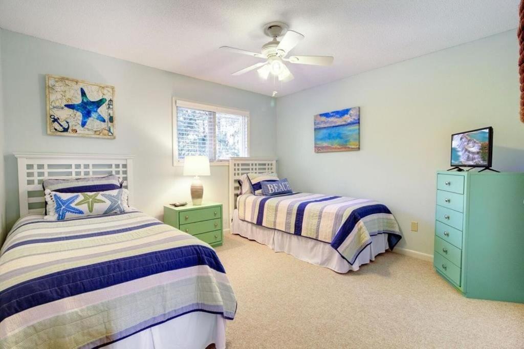 3 Twin Oaks Lane by AvantStay Beach Access Sunroom Great Location