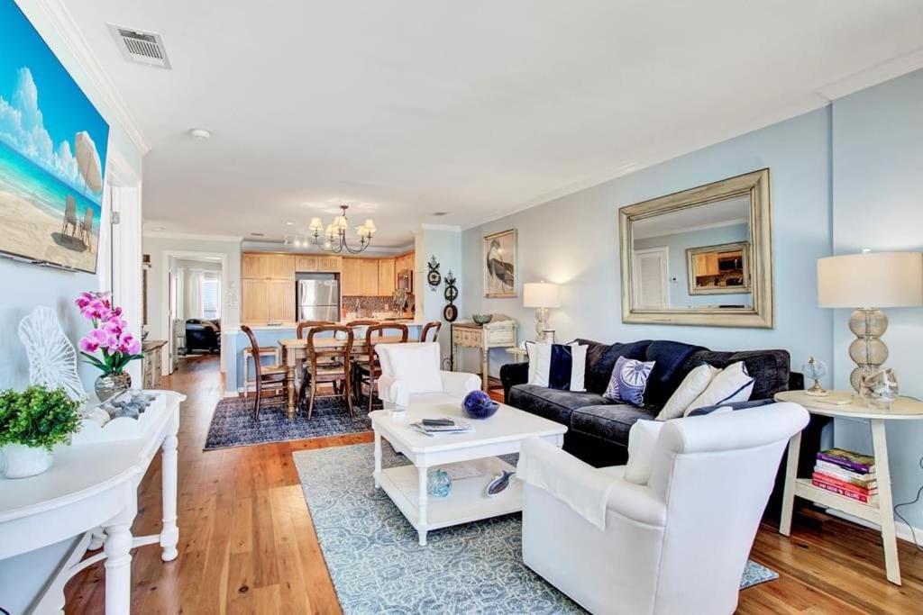 504 Summerhouse by AvantStay Ocean Front Condo w Community Pool Access