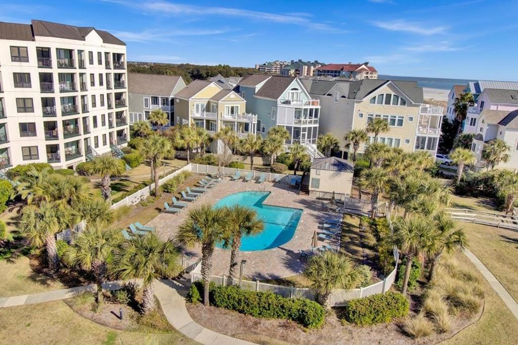 504 Summerhouse by AvantStay Ocean Front Condo w Community Pool Access