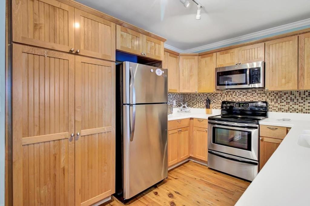 504 Summerhouse by AvantStay Ocean Front Condo w Community Pool Access