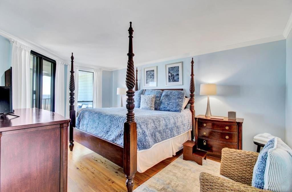 504 Summerhouse by AvantStay Ocean Front Condo w Community Pool Access