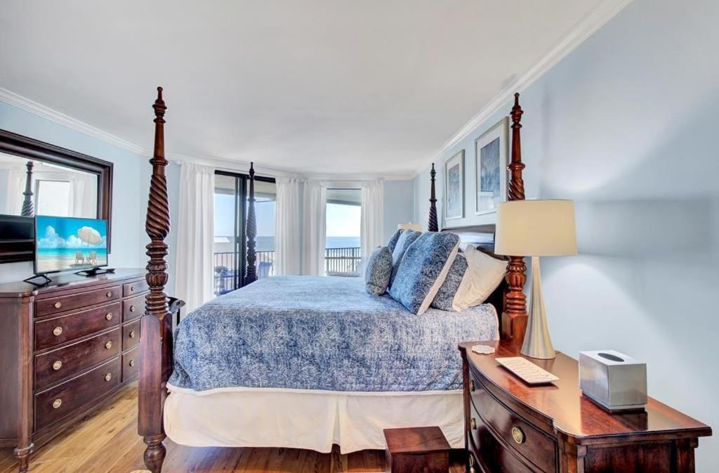 504 Summerhouse by AvantStay Ocean Front Condo w Community Pool Access