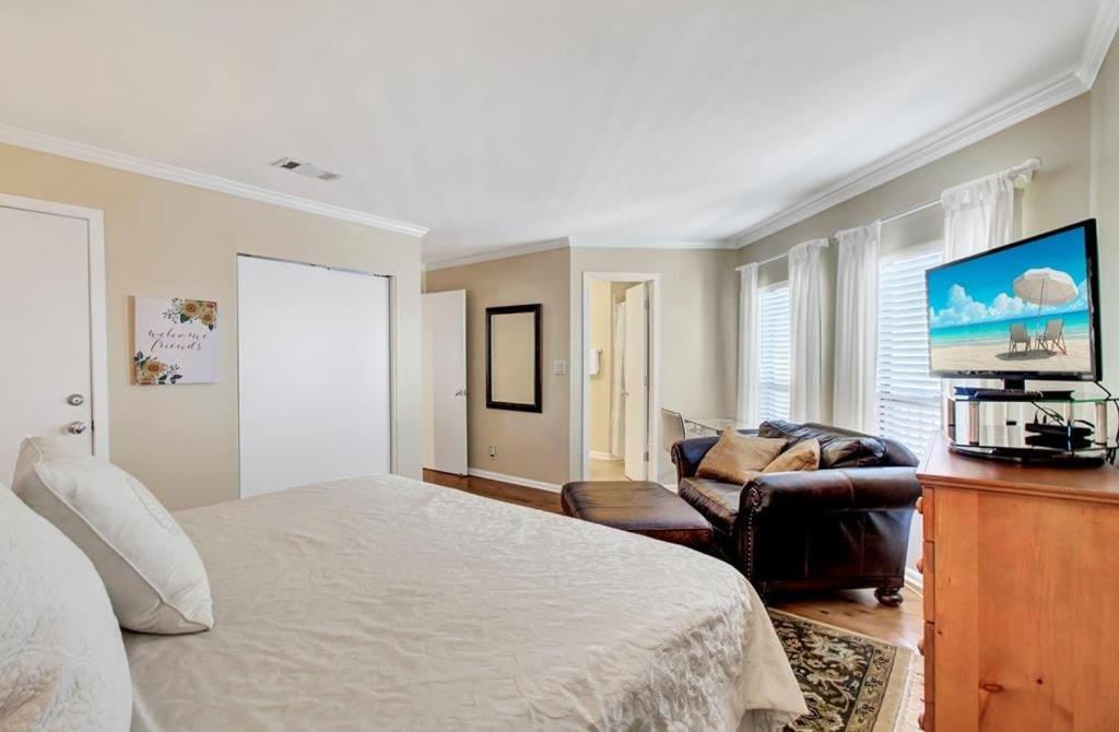 504 Summerhouse by AvantStay Ocean Front Condo w Community Pool Access
