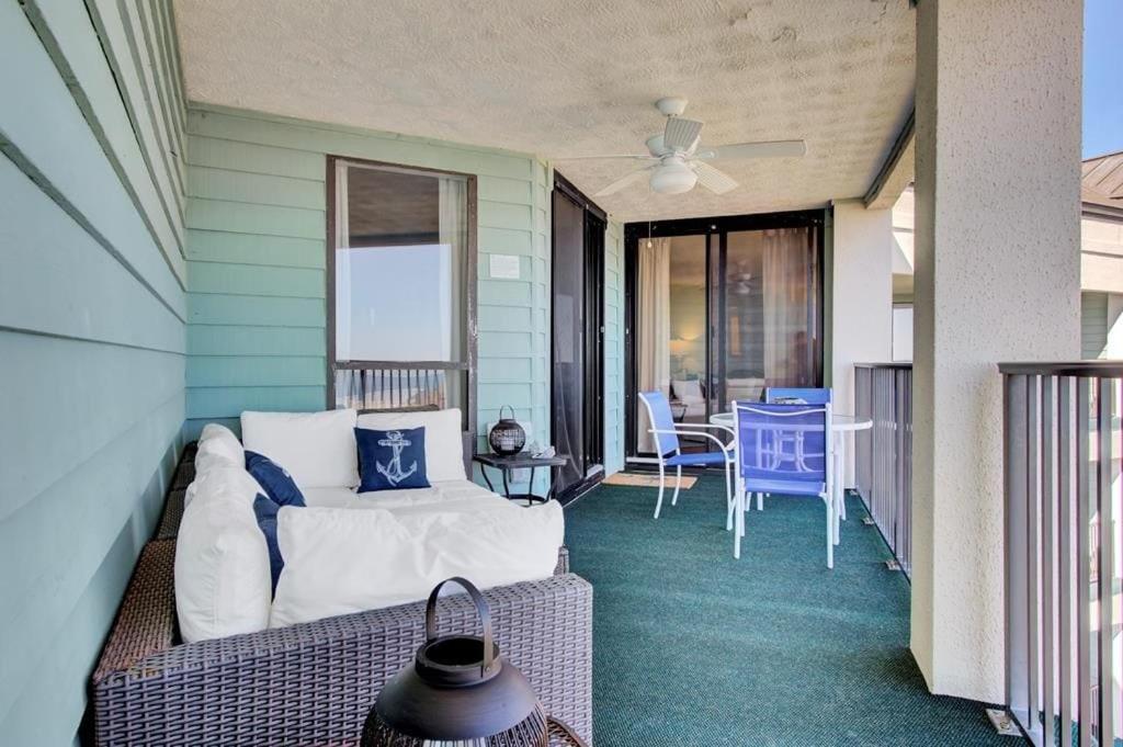 504 Summerhouse by AvantStay Ocean Front Condo w Community Pool Access