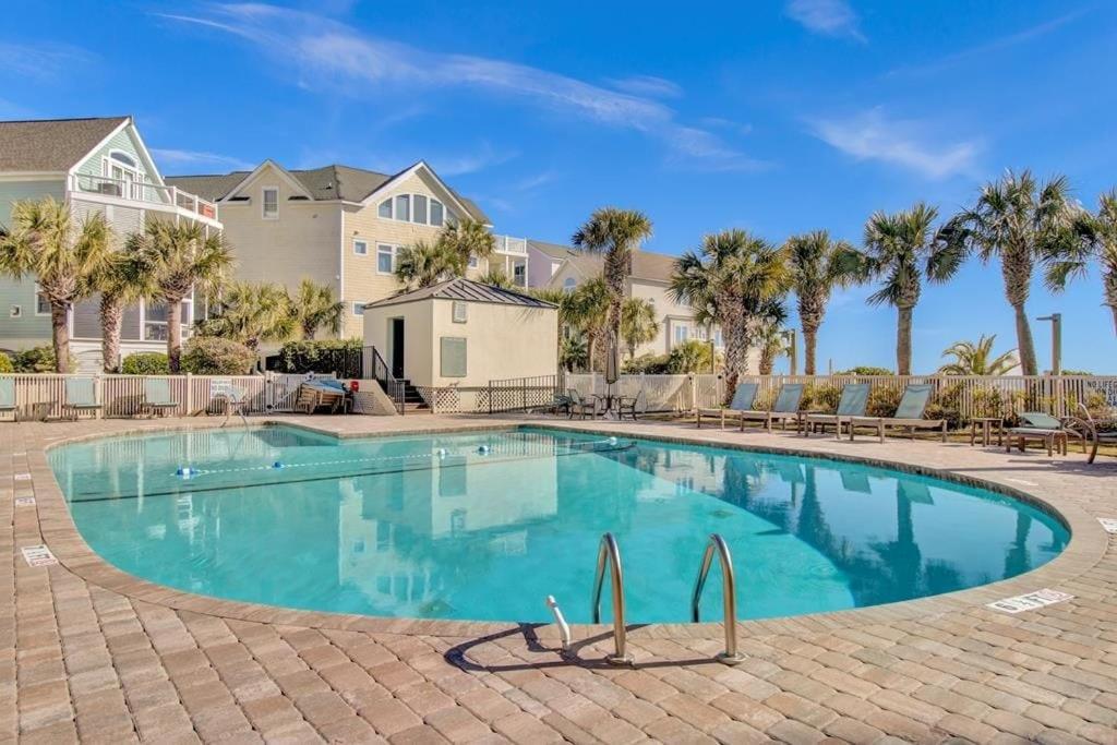 504 Summerhouse by AvantStay Ocean Front Condo w Community Pool Access