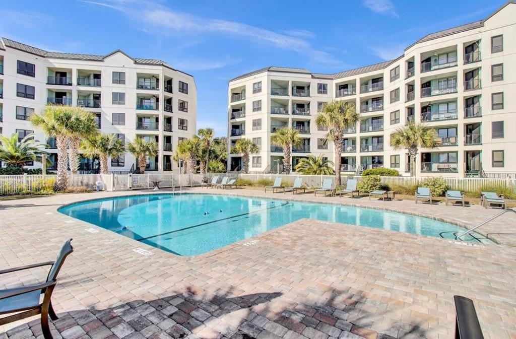 504 Summerhouse by AvantStay Ocean Front Condo w Community Pool Access