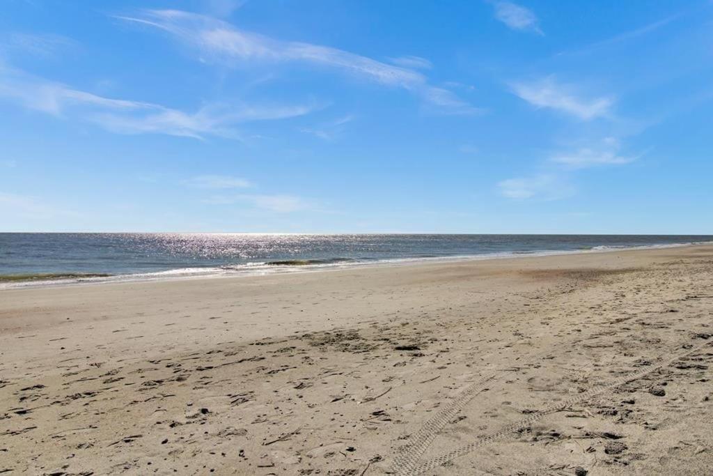 504 Summerhouse by AvantStay Ocean Front Condo w Community Pool Access