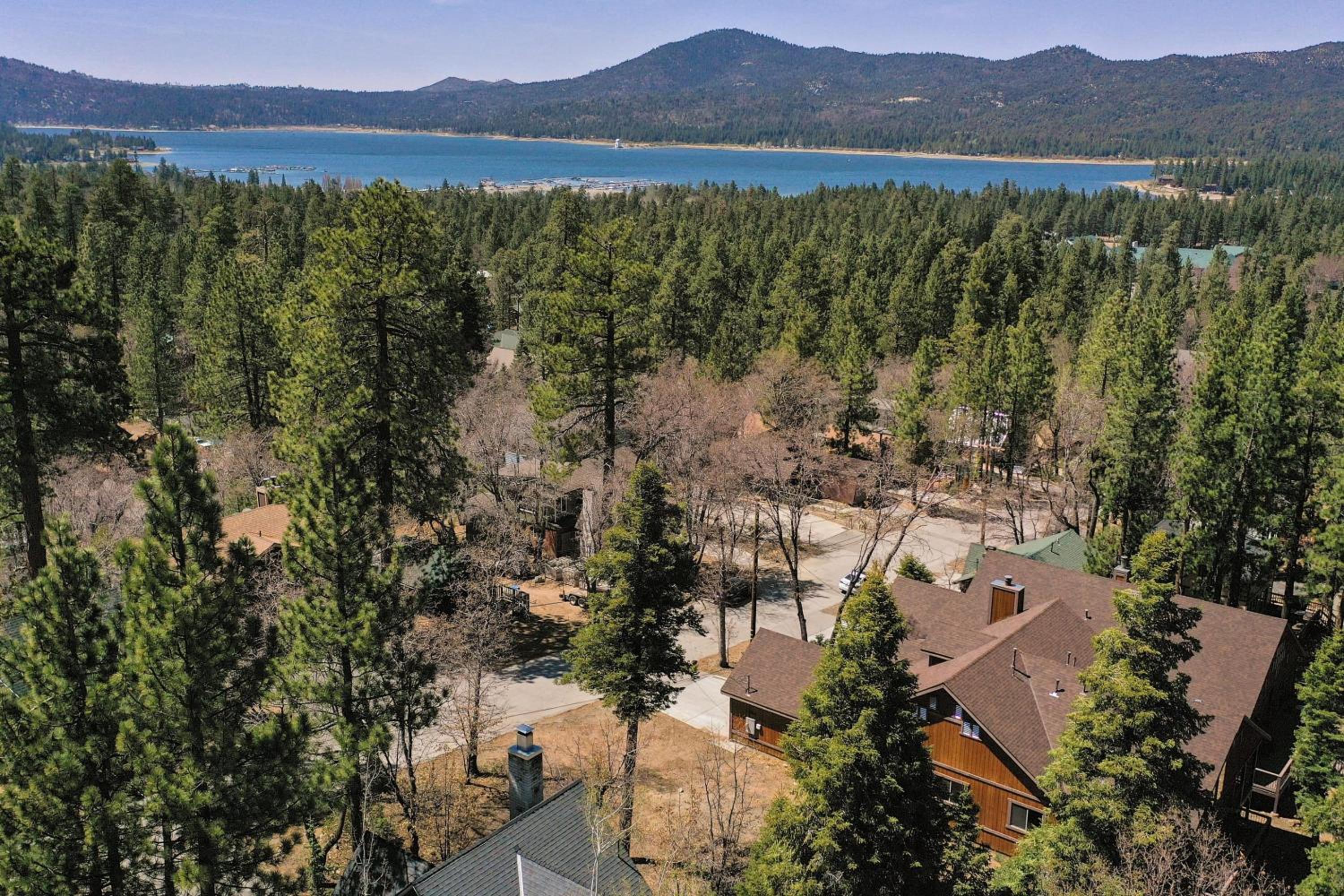 Teddy by AvantStay Majestic Cabin in Big Bear w Balcony