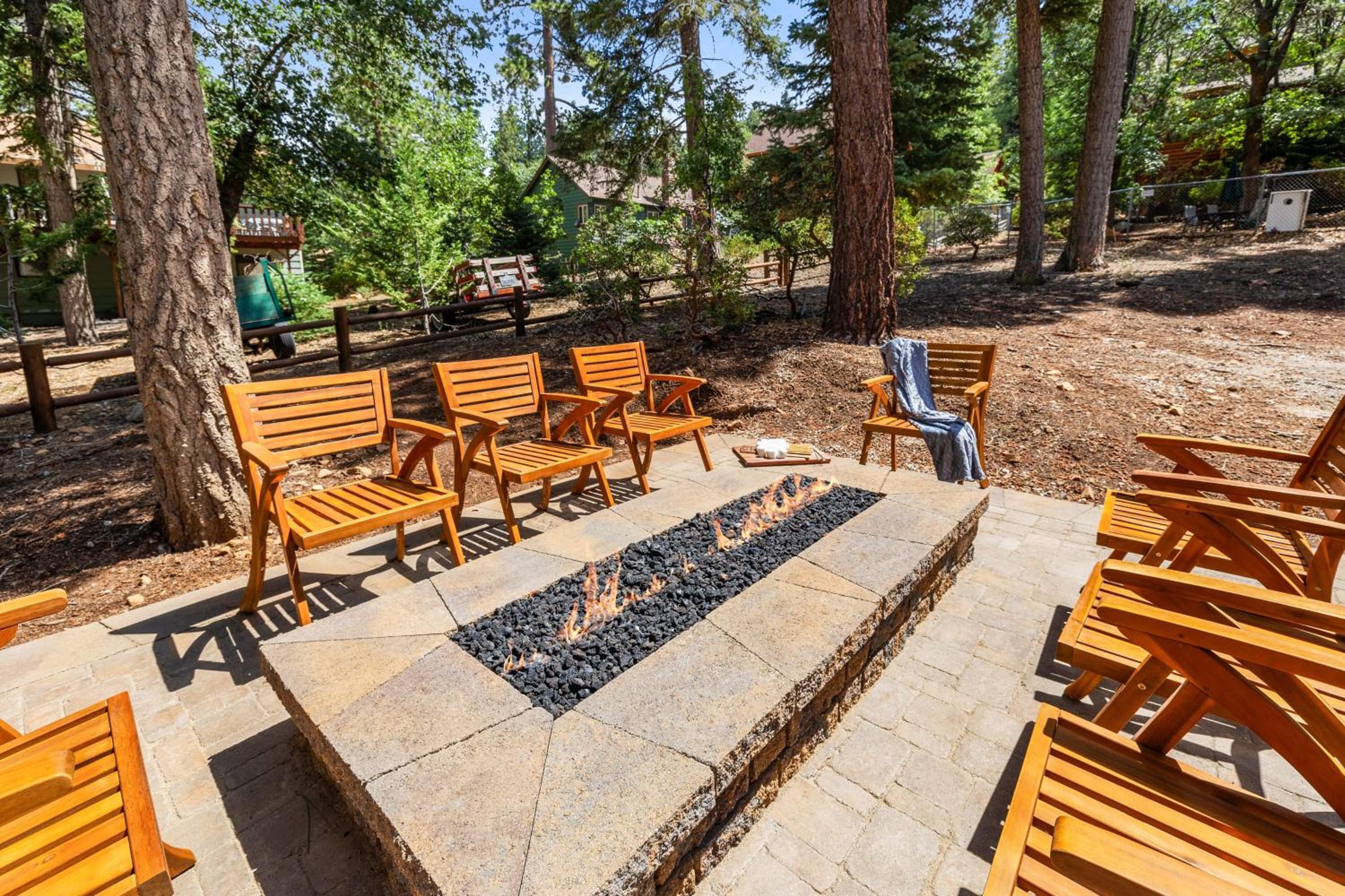 Teddy by AvantStay Majestic Cabin in Big Bear w Balcony