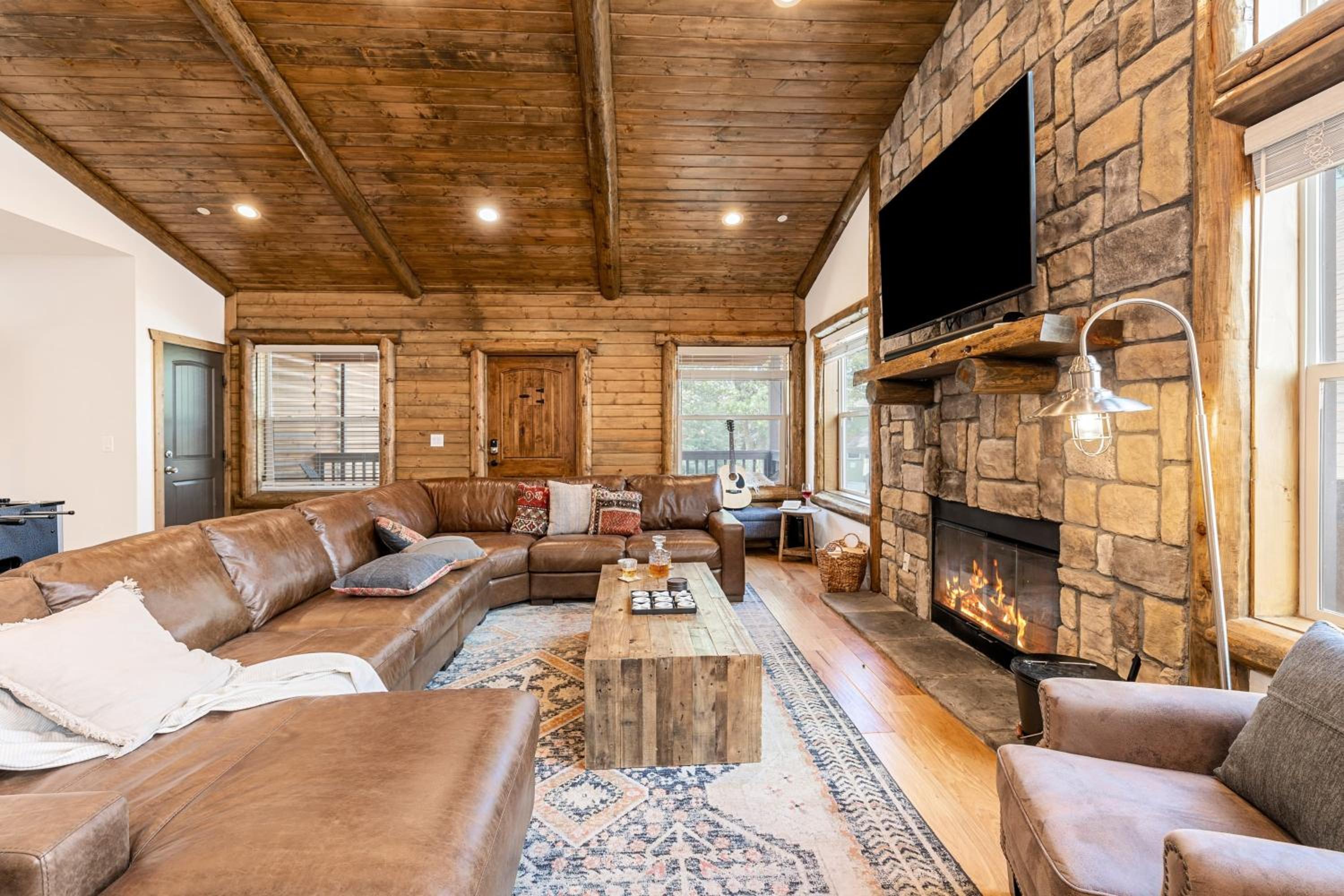 Teddy by AvantStay Majestic Cabin in Big Bear w Balcony