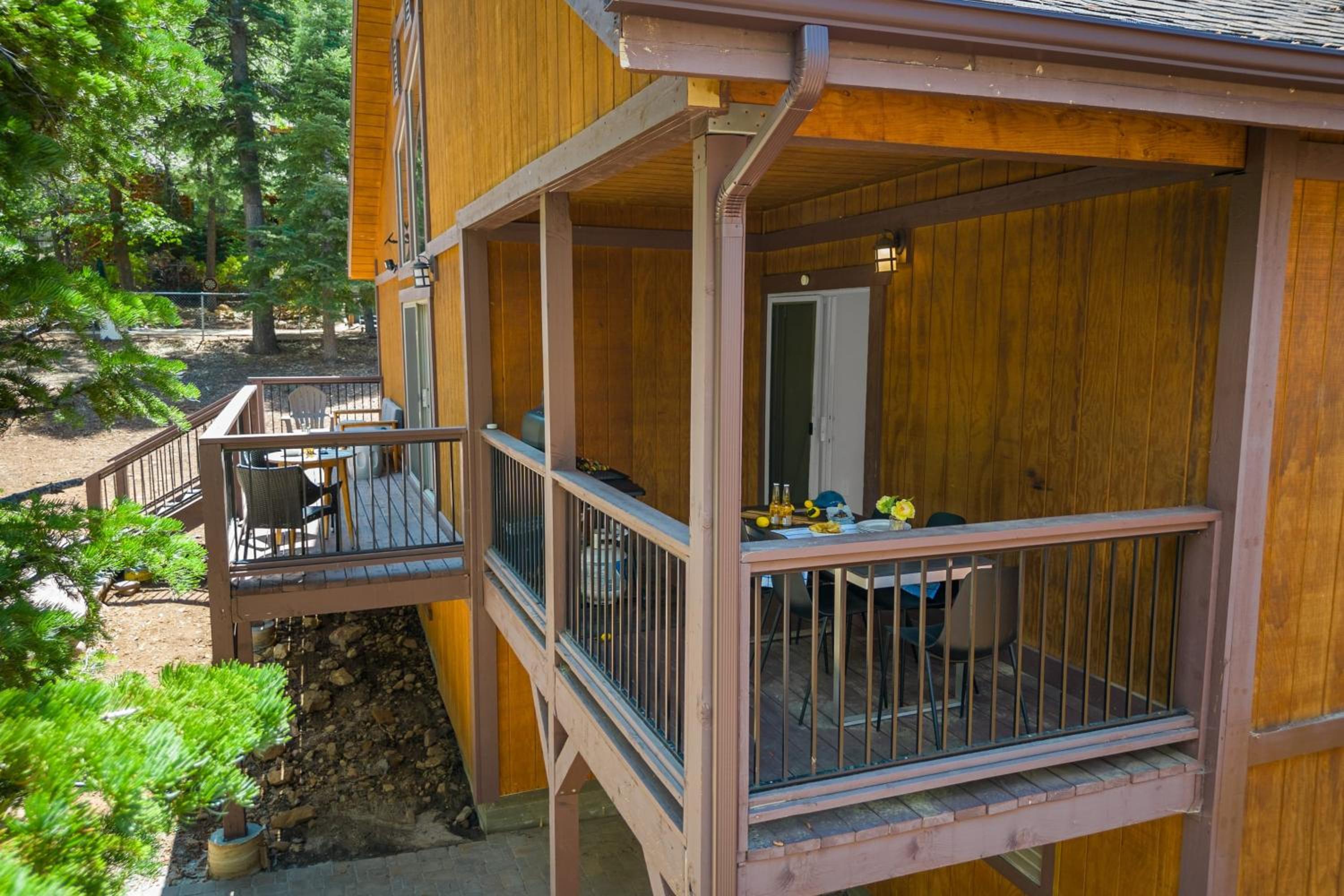 Teddy by AvantStay Majestic Cabin in Big Bear w Balcony
