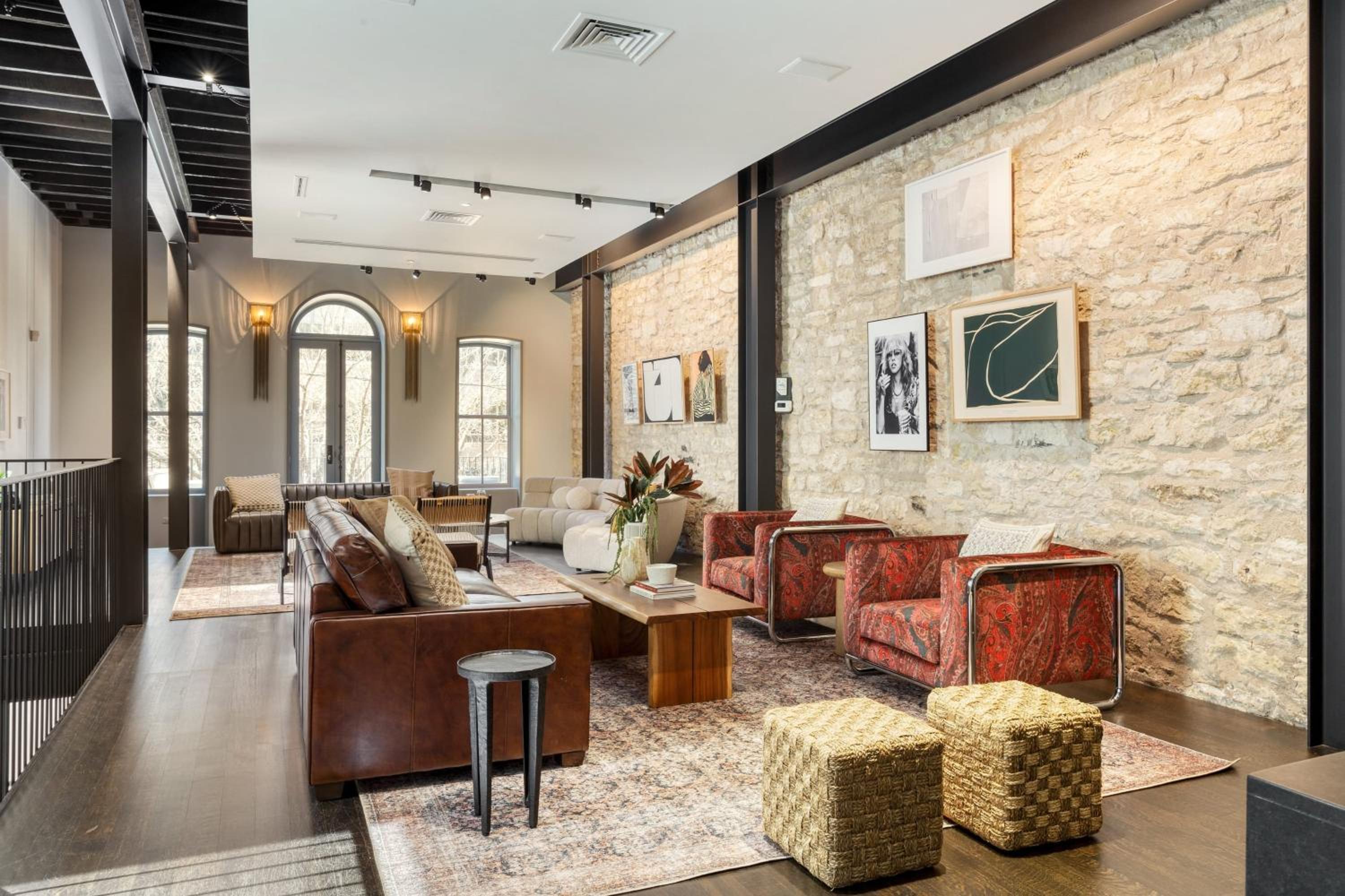 Paramount Place by AvantStay 4 Story Apartment in Heart of Austin w Movie Theatre