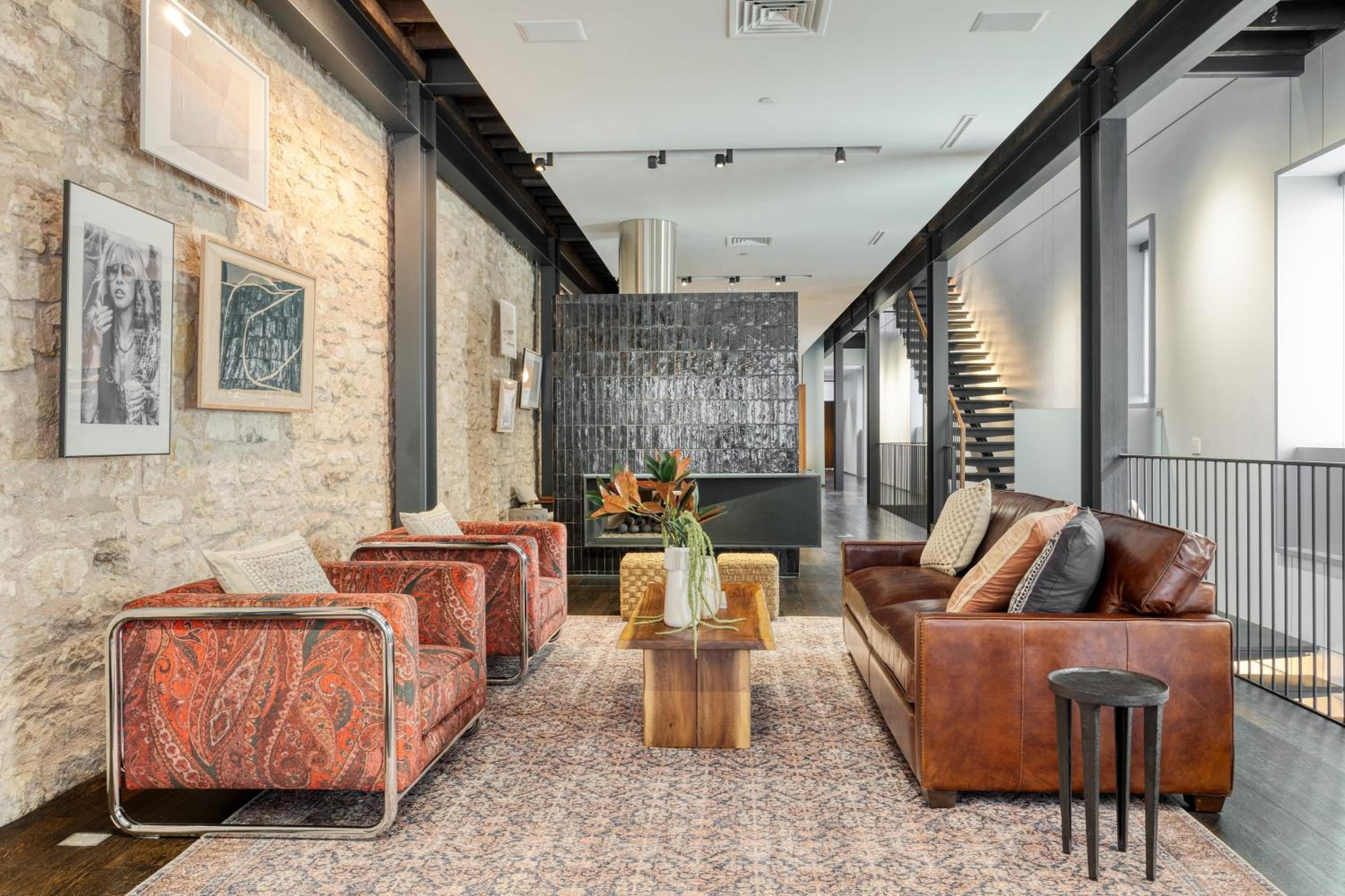 Paramount Place by AvantStay 4 Story Apartment in Heart of Austin w Movie Theatre