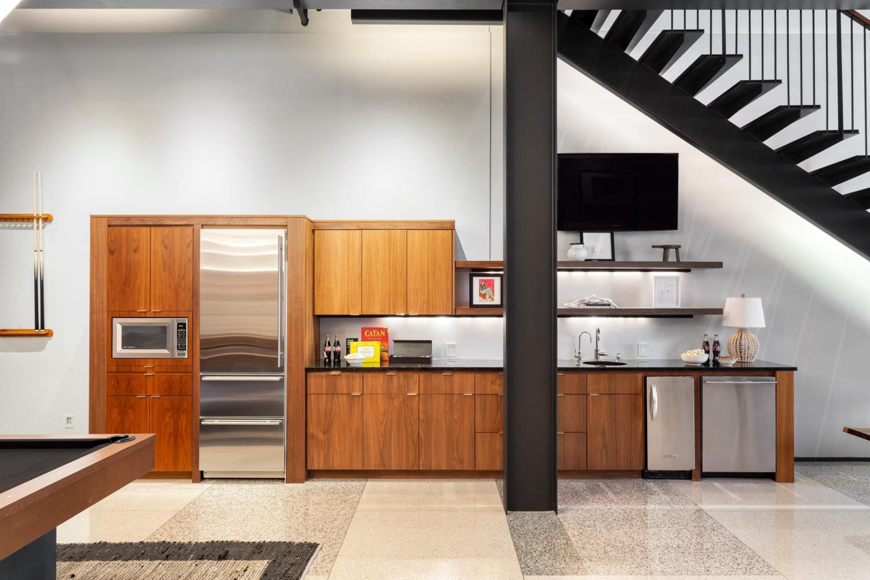 Paramount Place by AvantStay 4 Story Apartment in Heart of Austin w Movie Theatre