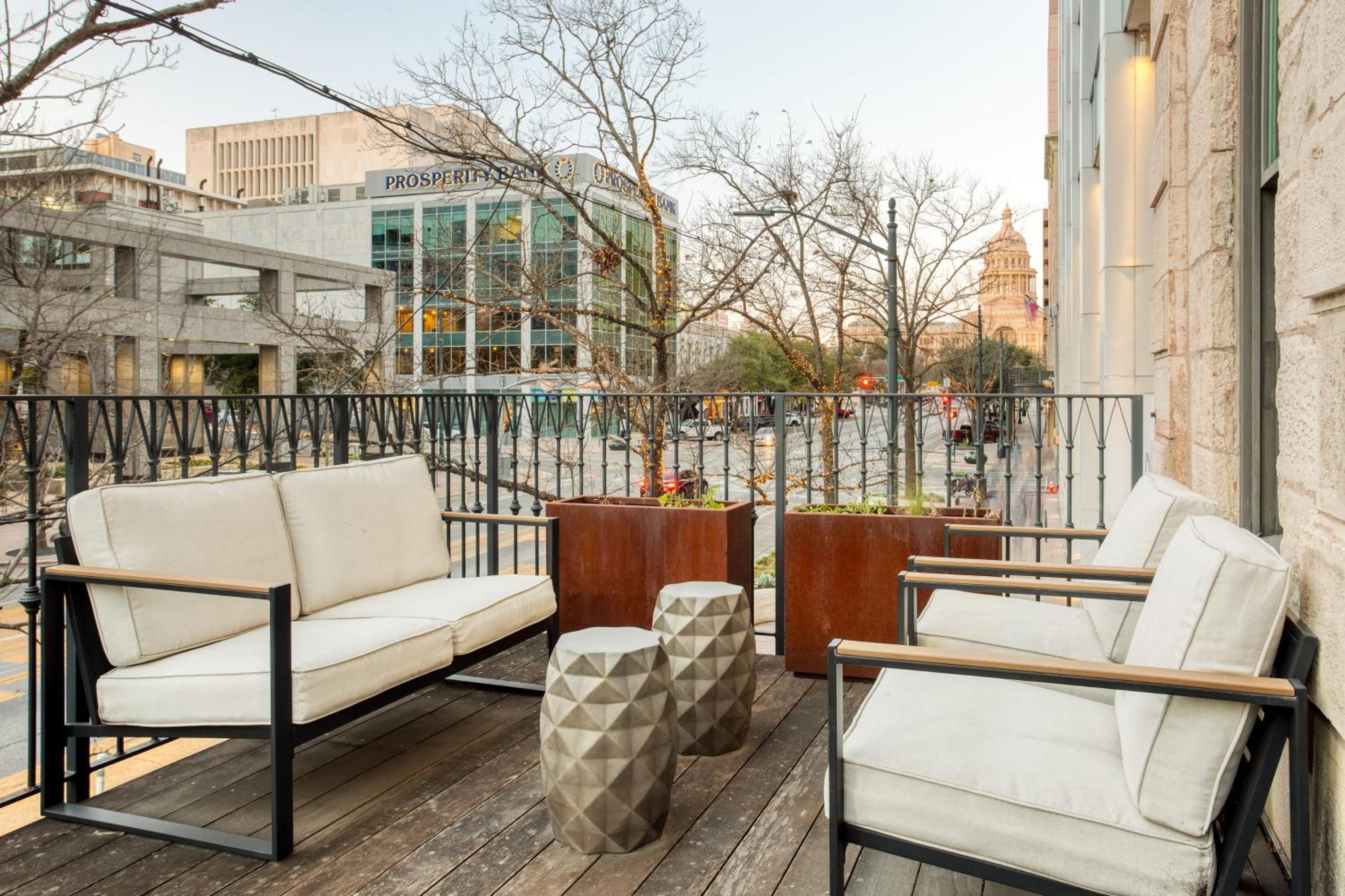 Paramount Place by AvantStay 4 Story Apartment in Heart of Austin w Movie Theatre