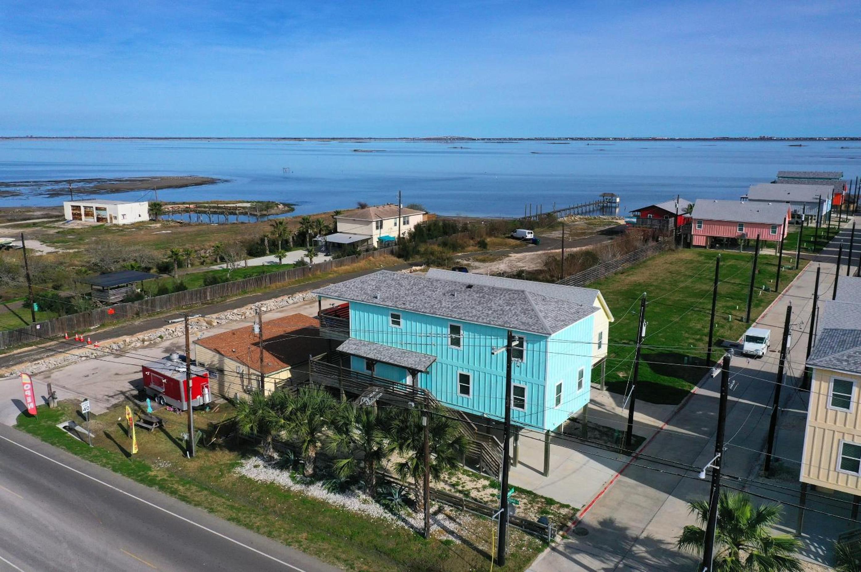 6BDR Bay Haven w Shared Waterfront Pool Boat Dock Keeper Trout by AvantStay