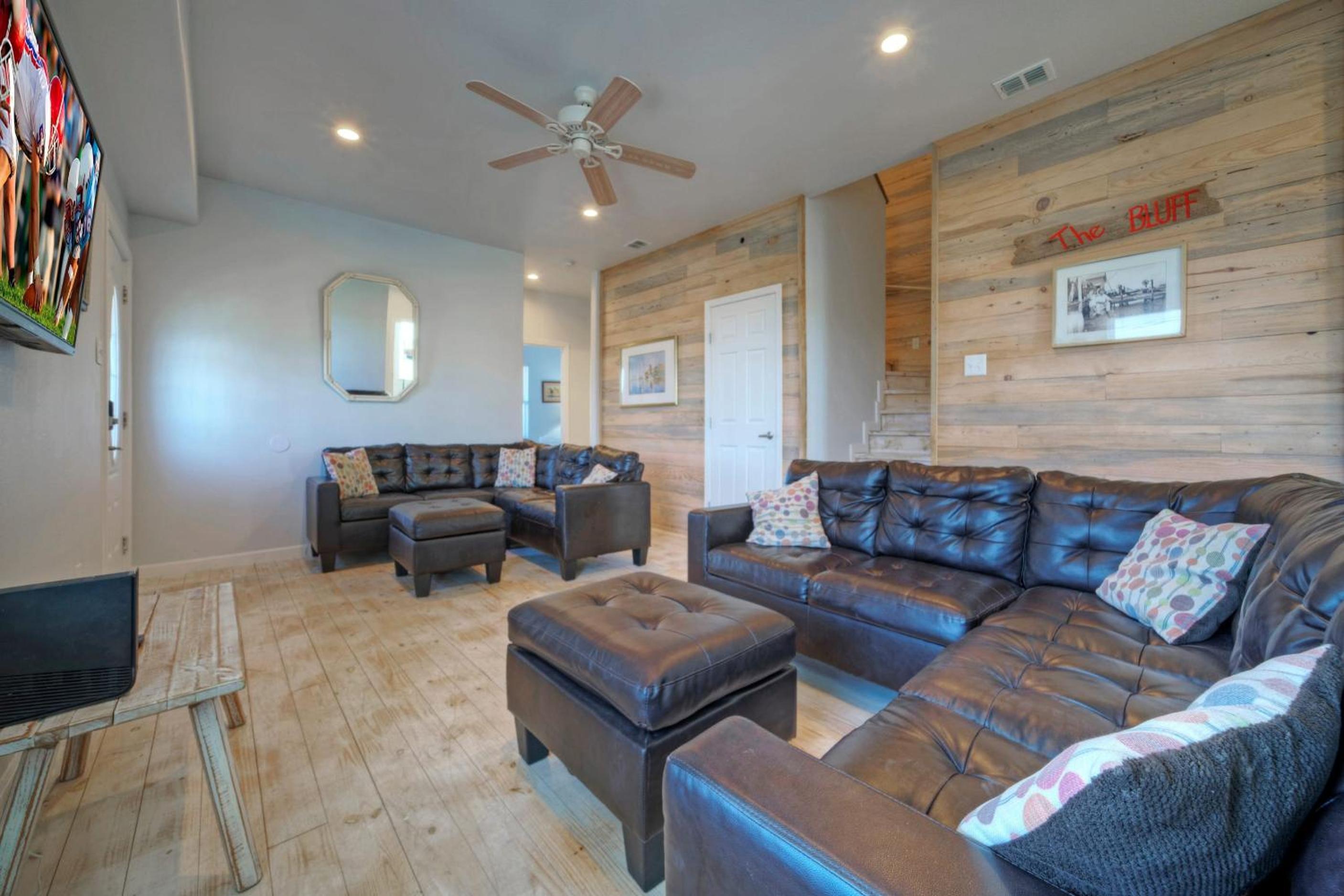 6BDR Bay Haven w Shared Waterfront Pool Boat Dock Keeper Trout by AvantStay