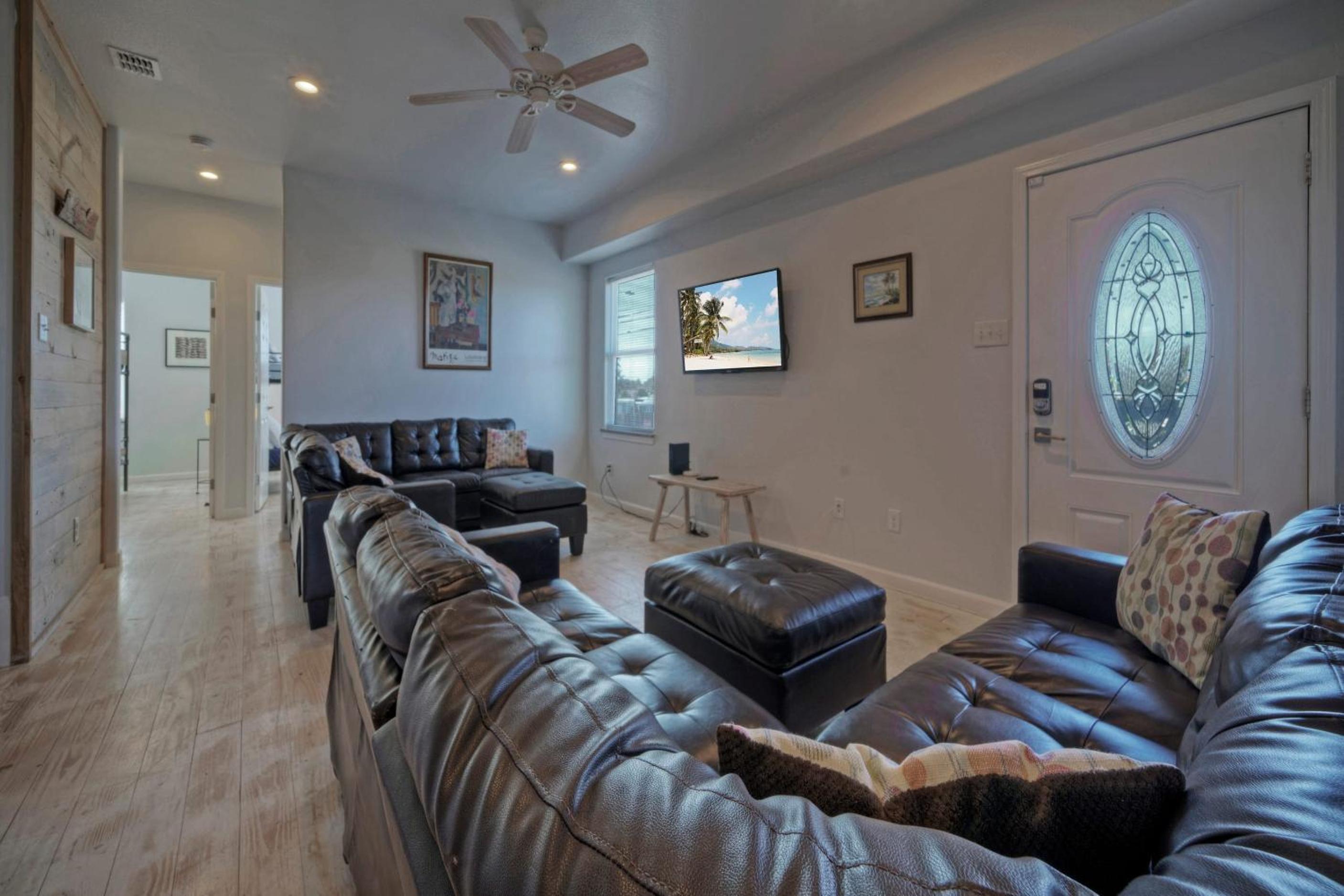 6BDR Bay Haven w Shared Waterfront Pool Boat Dock Keeper Trout by AvantStay