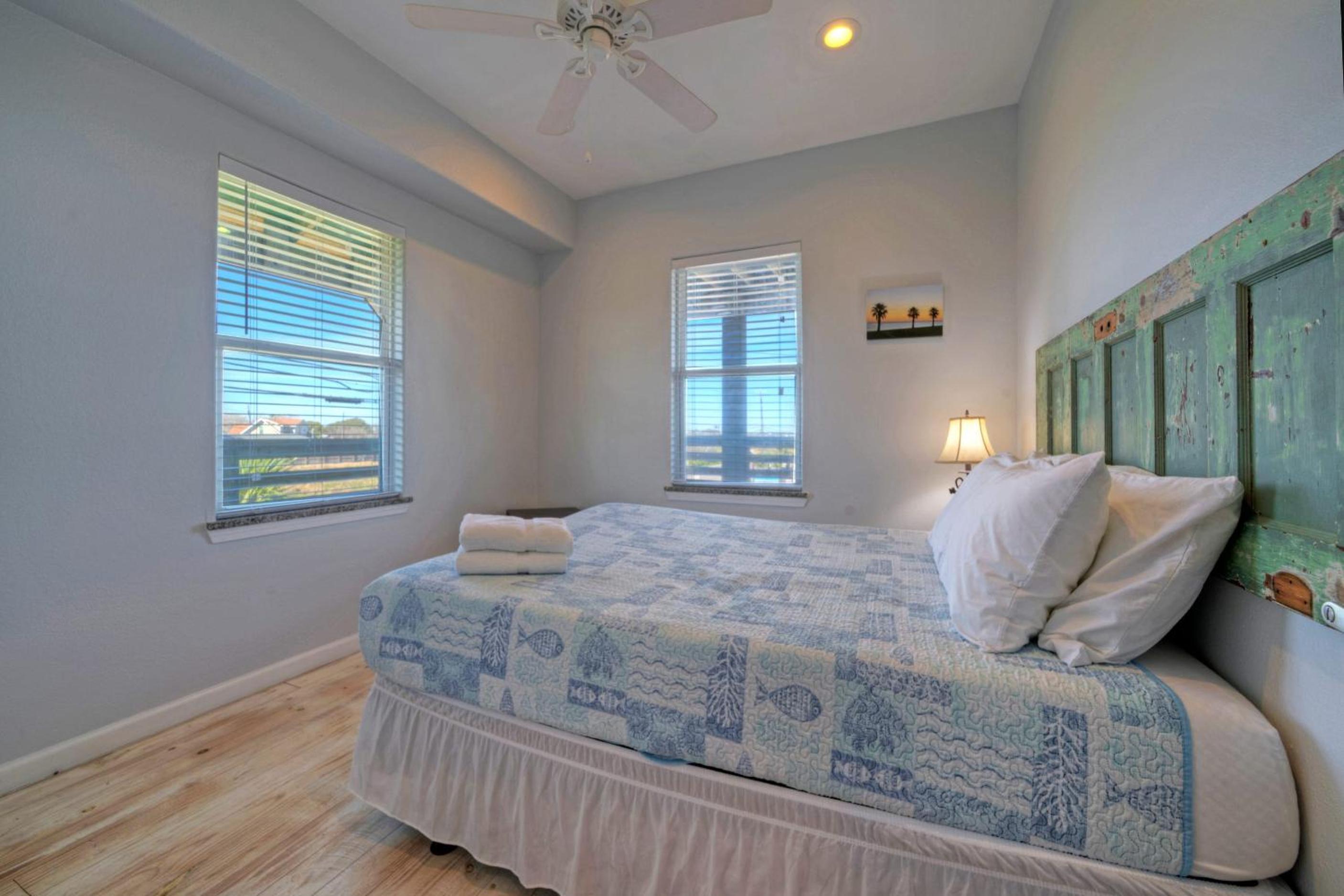 6BDR Bay Haven w Shared Waterfront Pool Boat Dock Keeper Trout by AvantStay