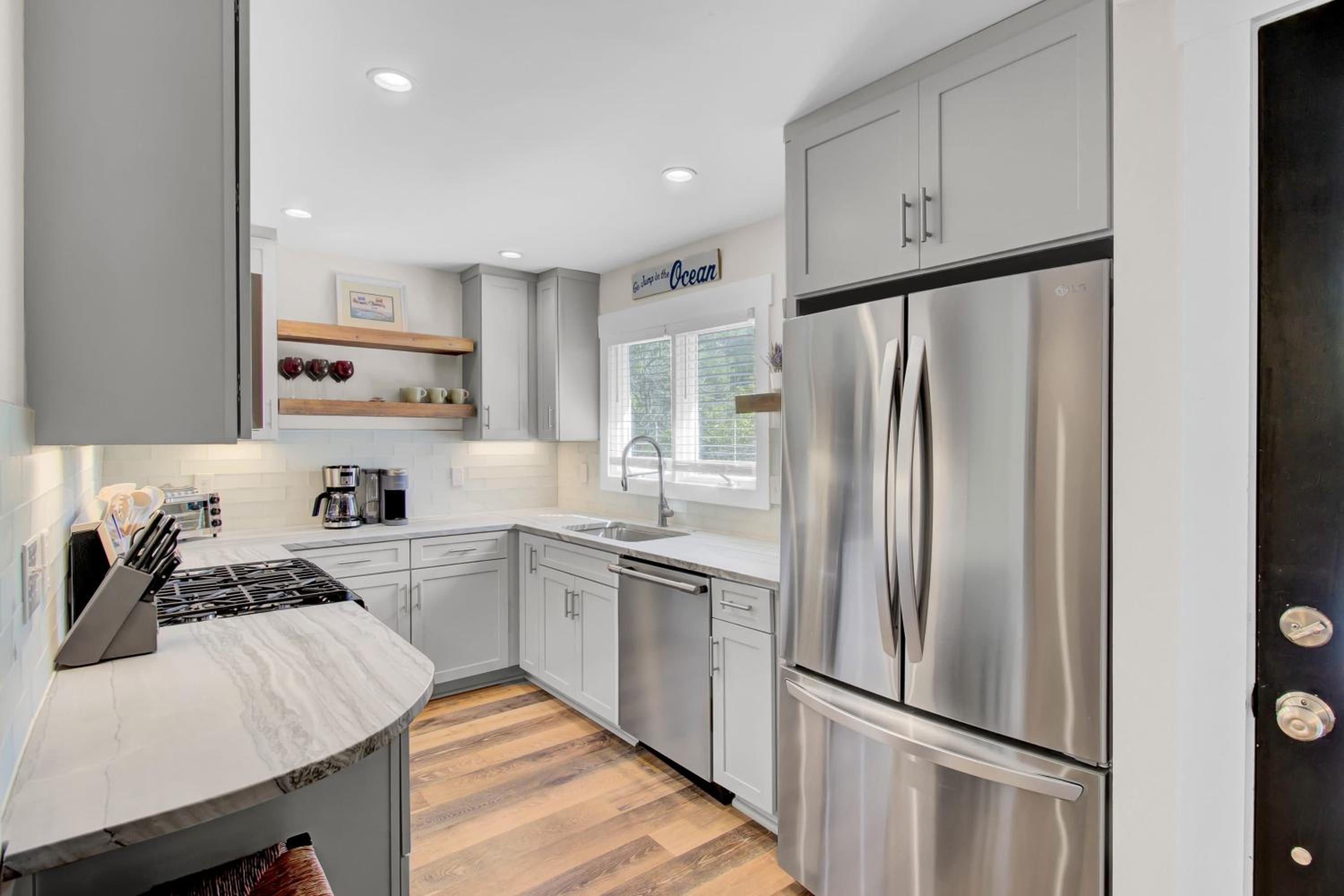 10 Sandcrab Court by AvantStay Beautiful Home w Deck Walk to the Beach