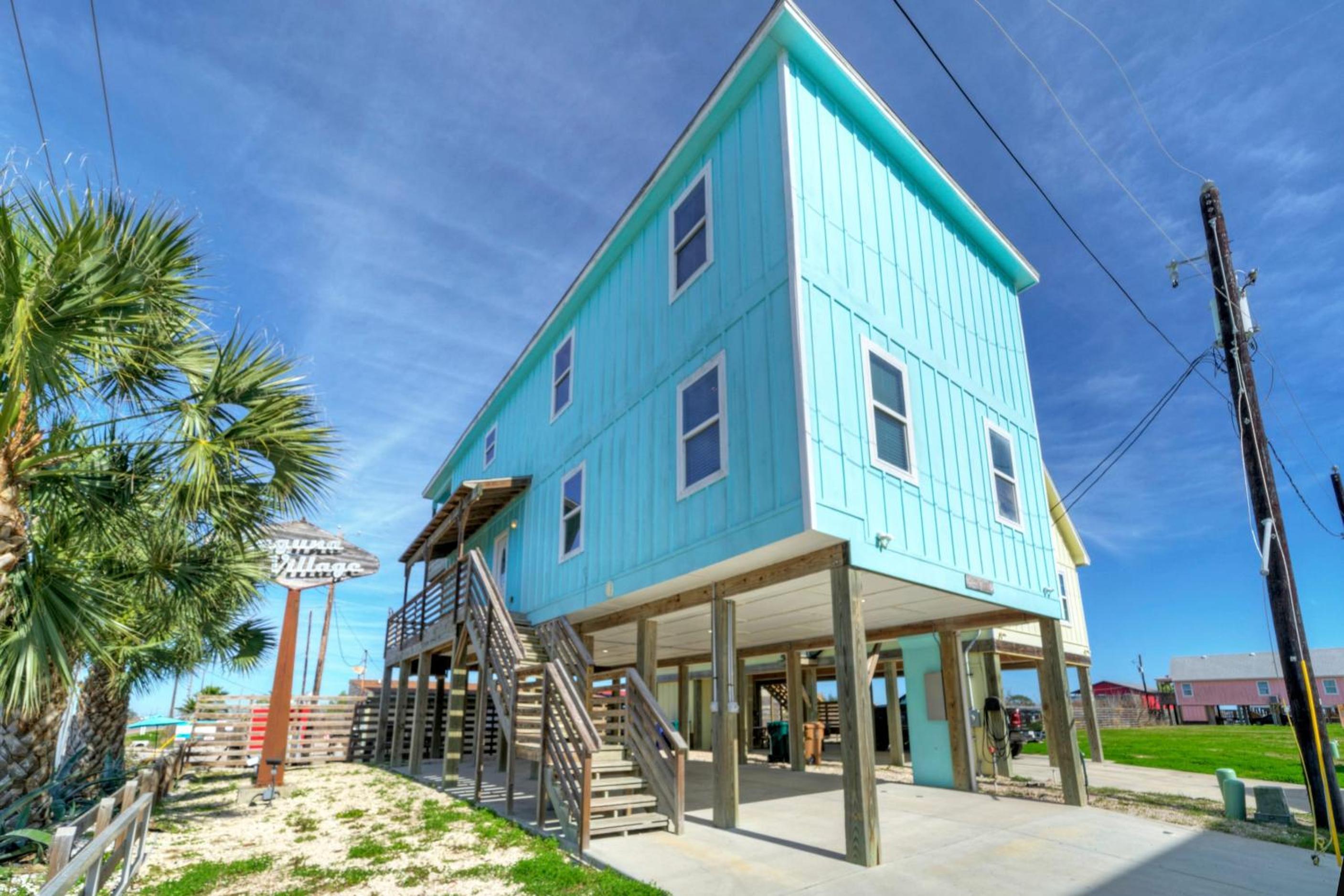 6BDR Bay Haven w Shared Waterfront Pool Boat Dock Keeper Trout by AvantStay