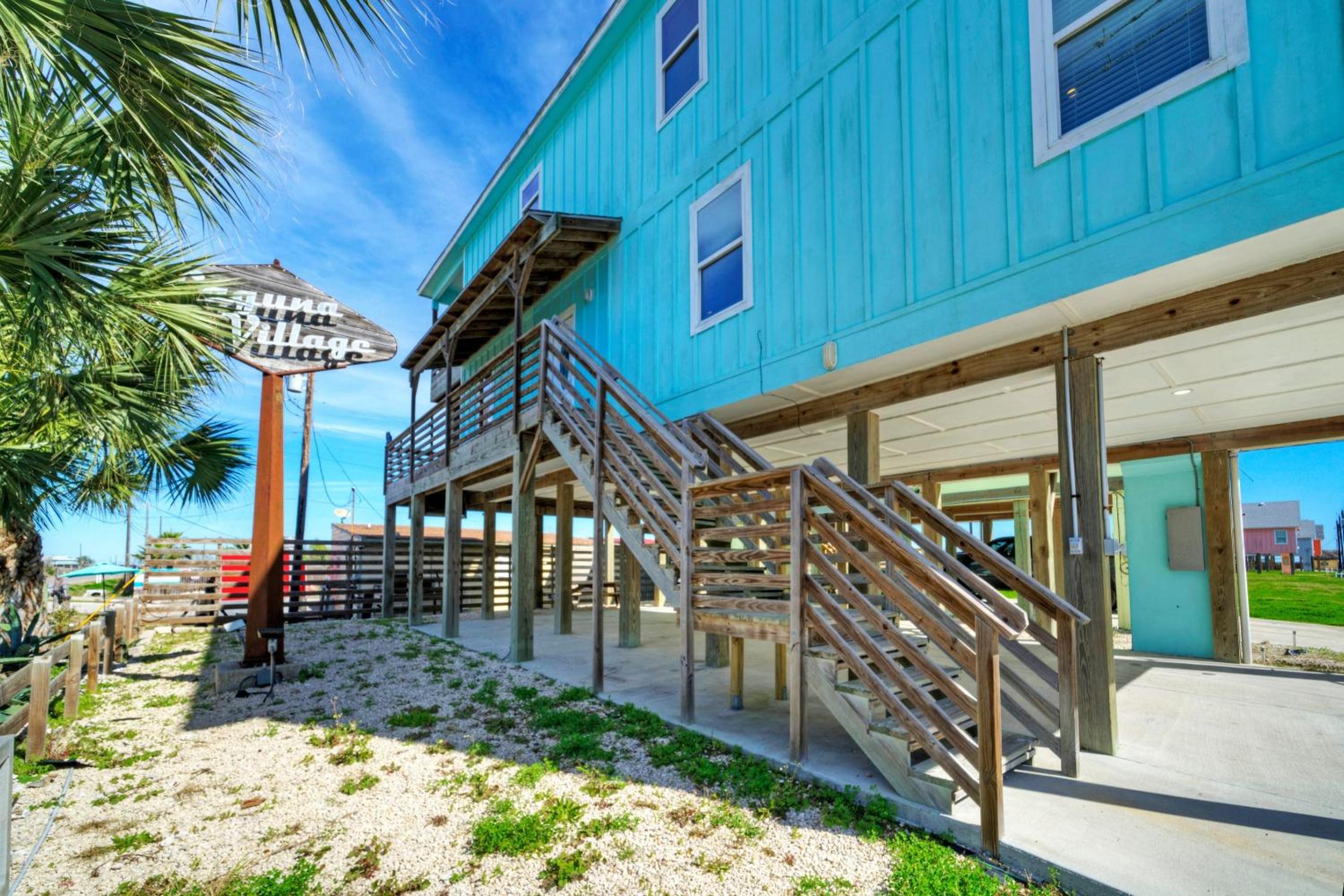 6BDR Bay Haven w Shared Waterfront Pool Boat Dock Keeper Trout by AvantStay