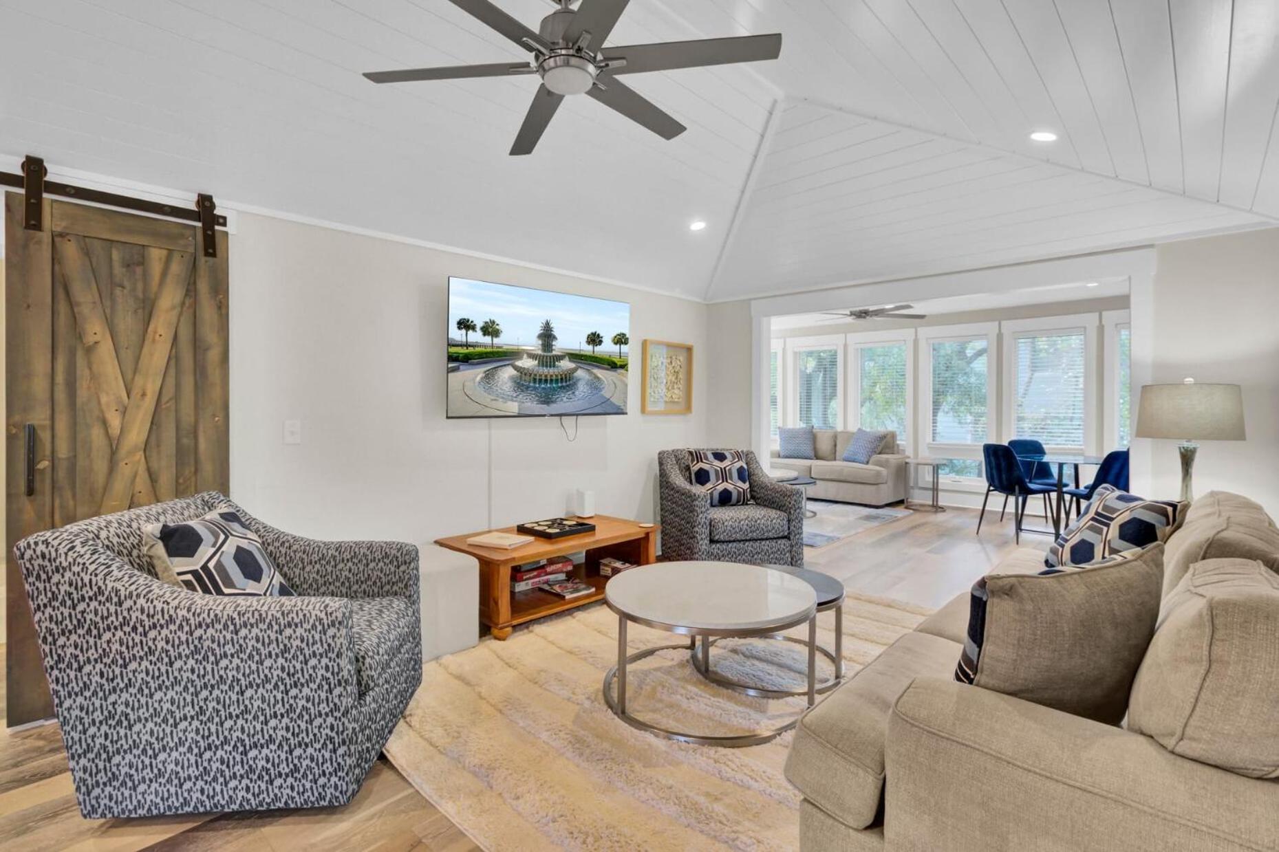 10 Sandcrab Court by AvantStay Beautiful Home w Deck Walk to the Beach