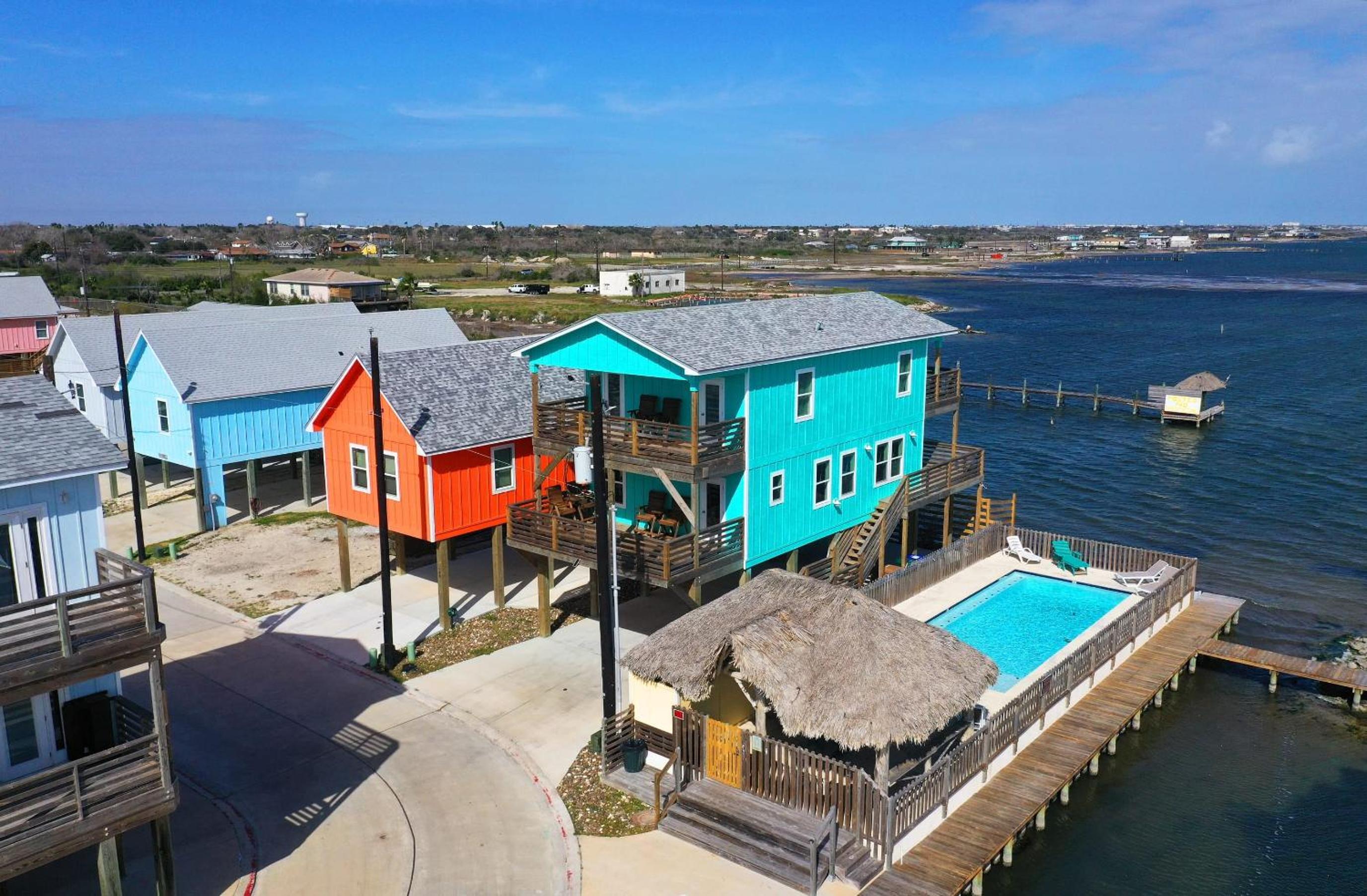 6BDR Bay Haven w Shared Waterfront Pool Boat Dock Keeper Trout by AvantStay