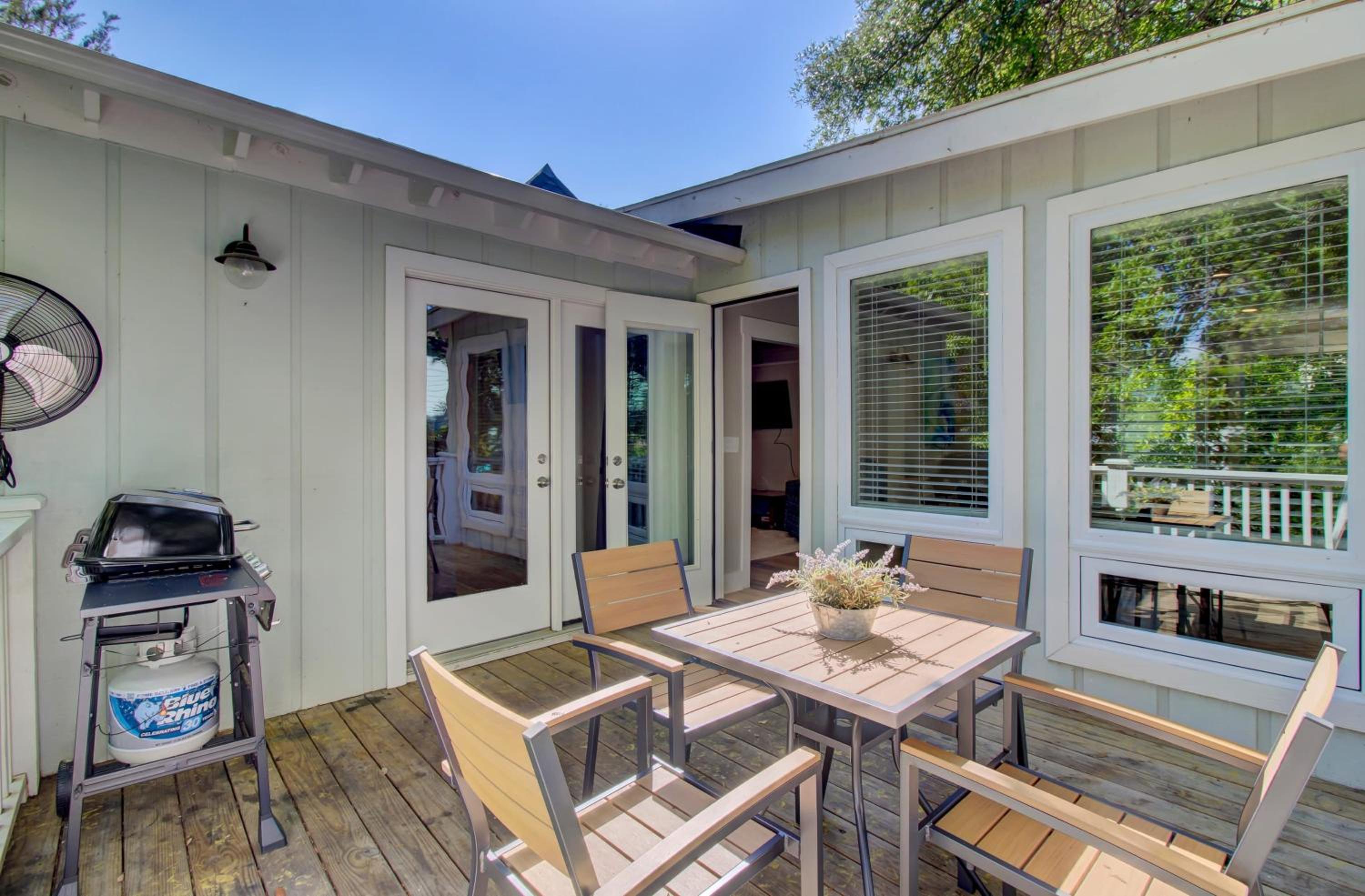 10 Sandcrab Court by AvantStay Beautiful Home w Deck Walk to the Beach
