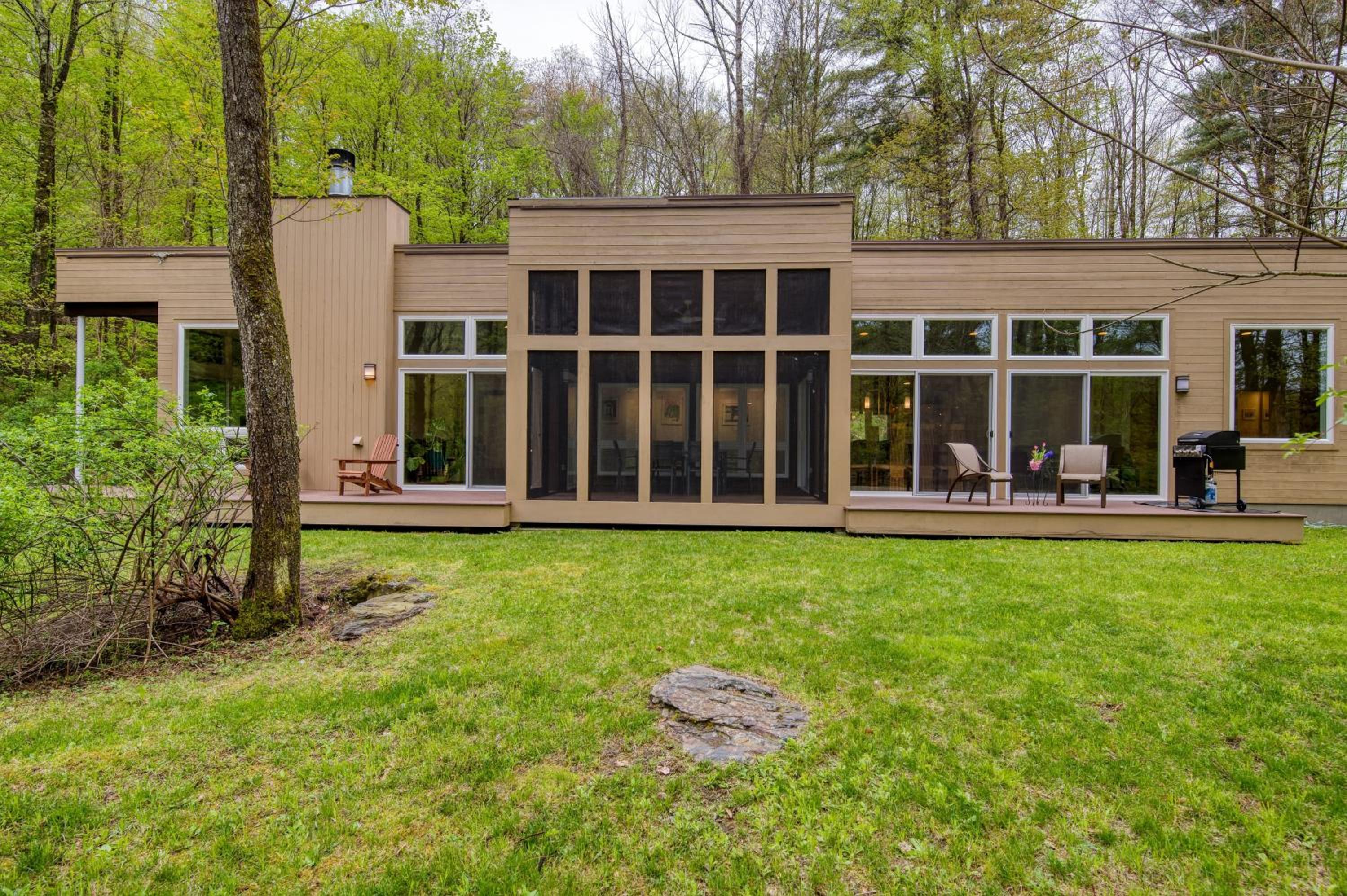 Secluded Modern Enclosed Patio Forest Views Woodland Zen by AvantStay