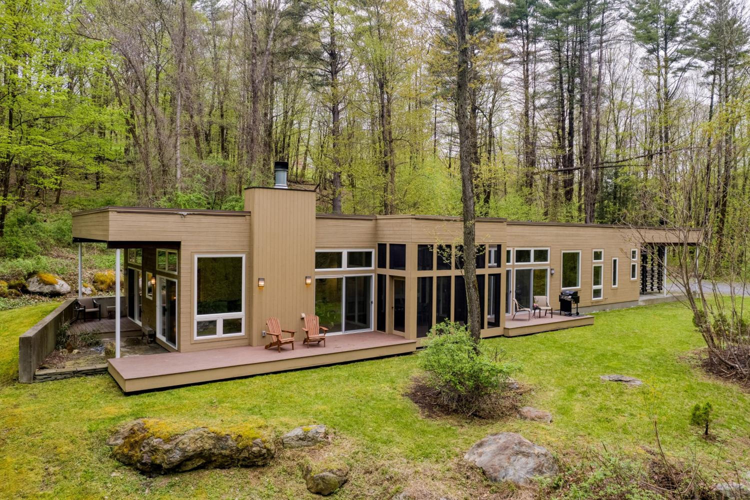 Secluded Modern Enclosed Patio Forest Views Woodland Zen by AvantStay