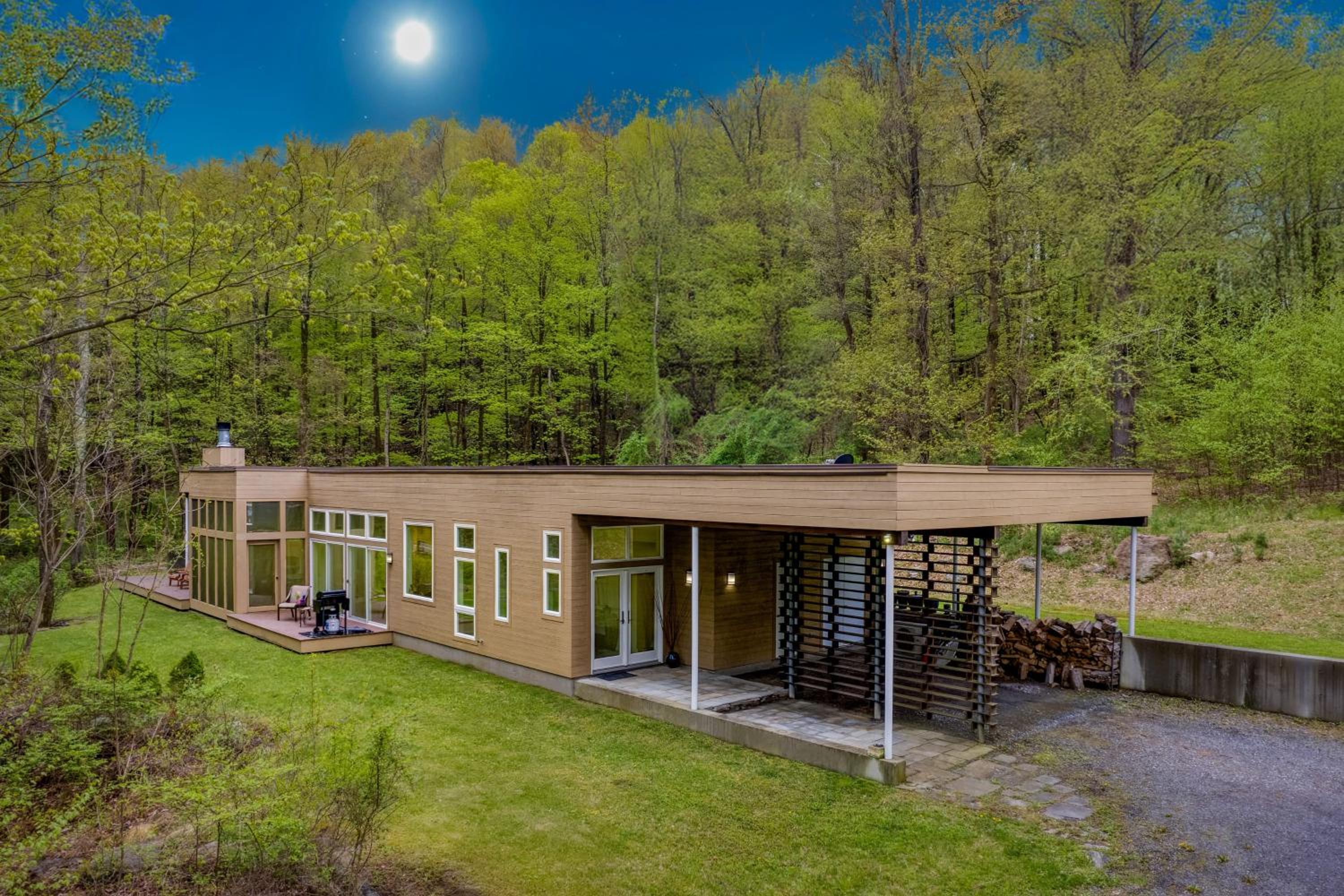Secluded Modern Enclosed Patio Forest Views Woodland Zen by AvantStay