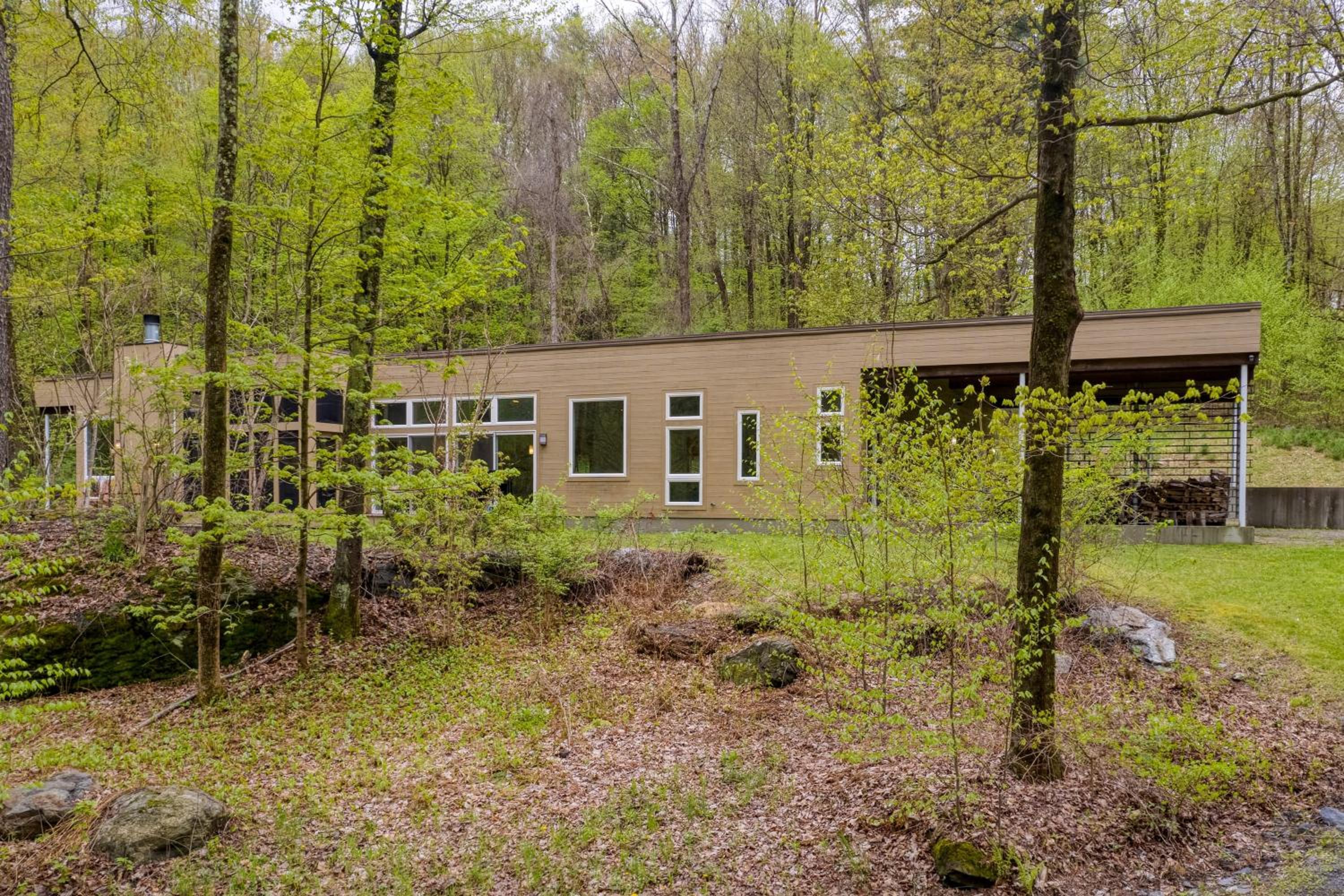 Secluded Modern Enclosed Patio Forest Views Woodland Zen by AvantStay